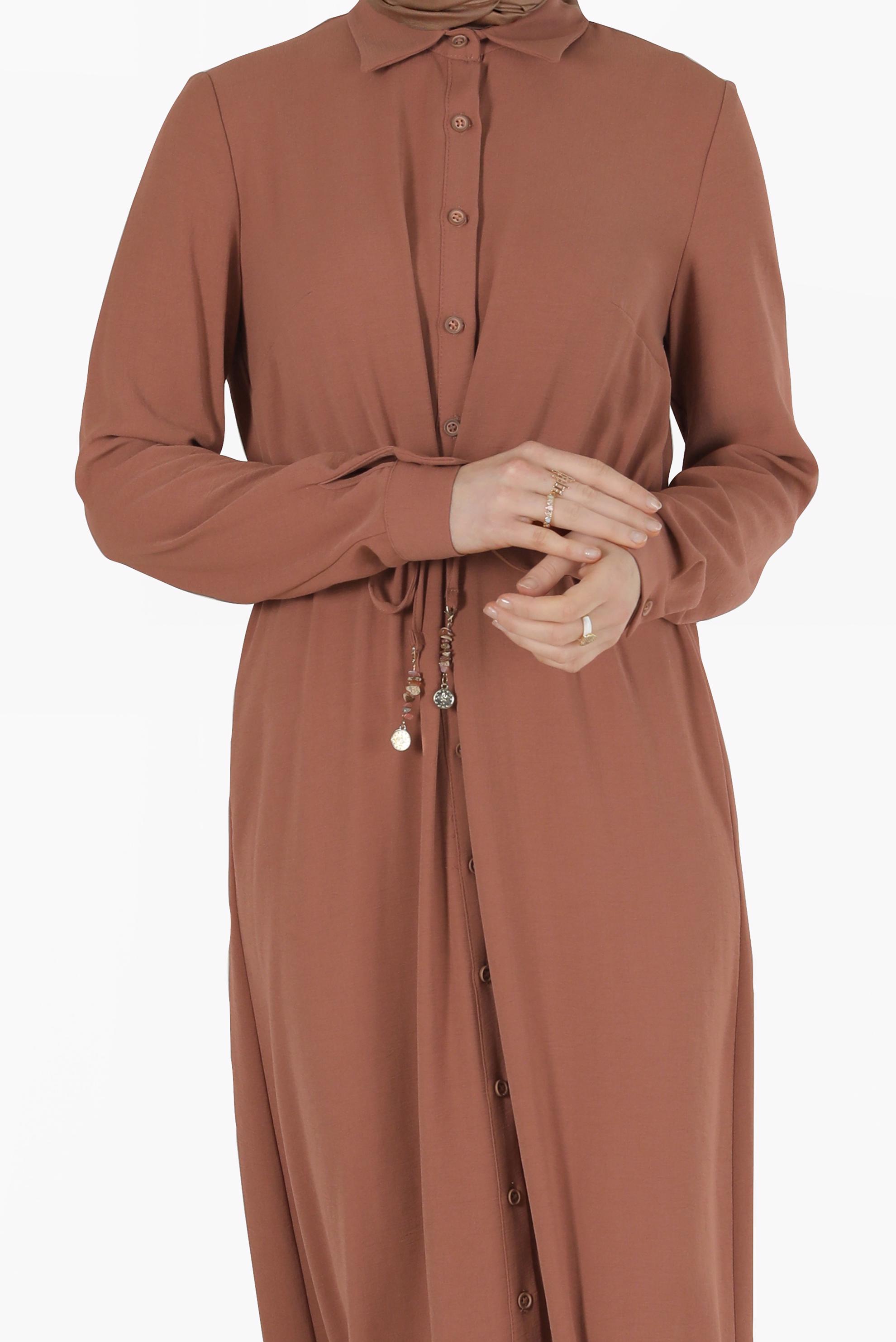 Tesettür giyim TABA BELİ BÜZGÜLÜ DÜĞMELİ KETEN ELBİSE 40523