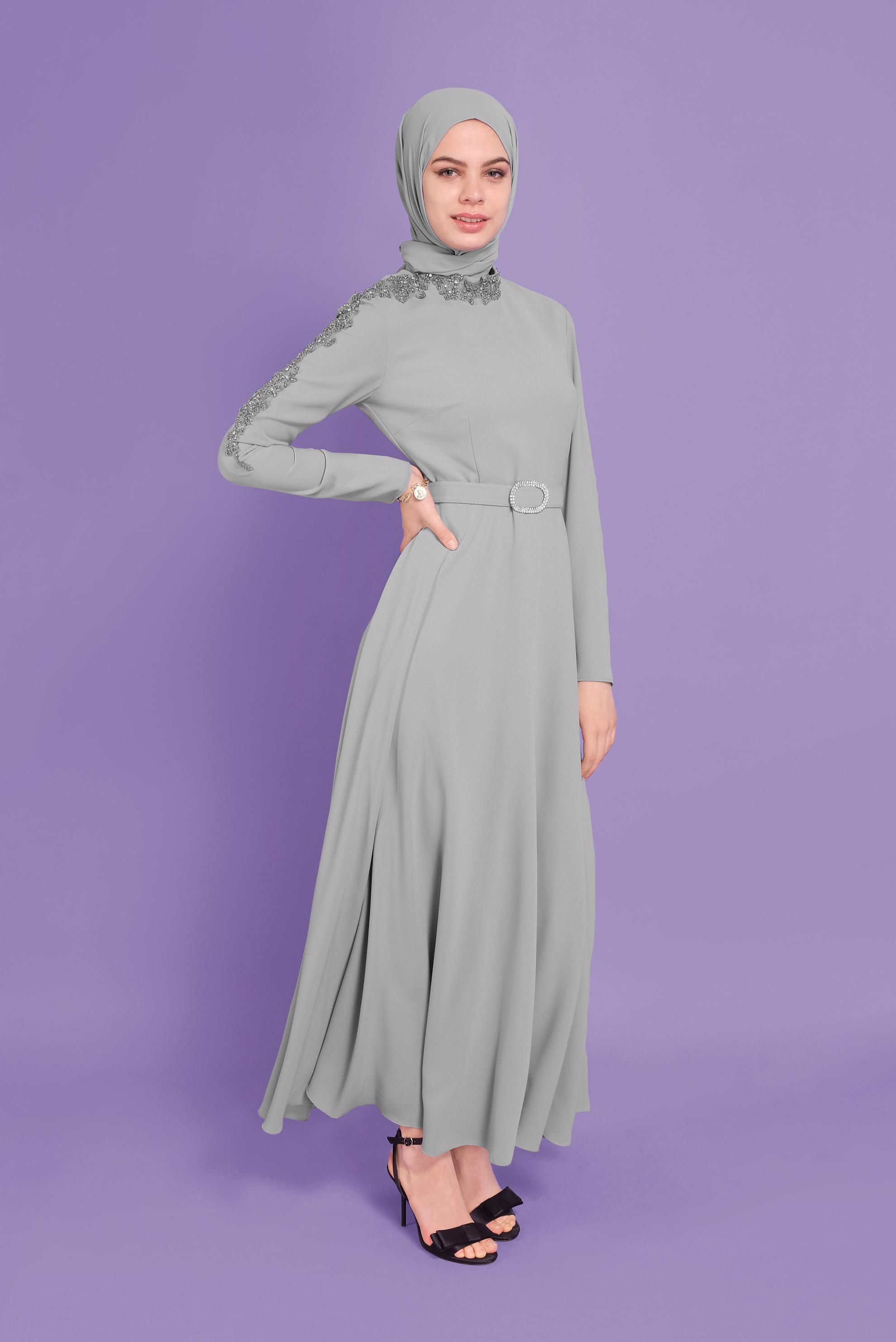 Tesettür giyim GRİ BONCUK VE TAŞ İŞLEME DETAYLI ELBİSE 40585