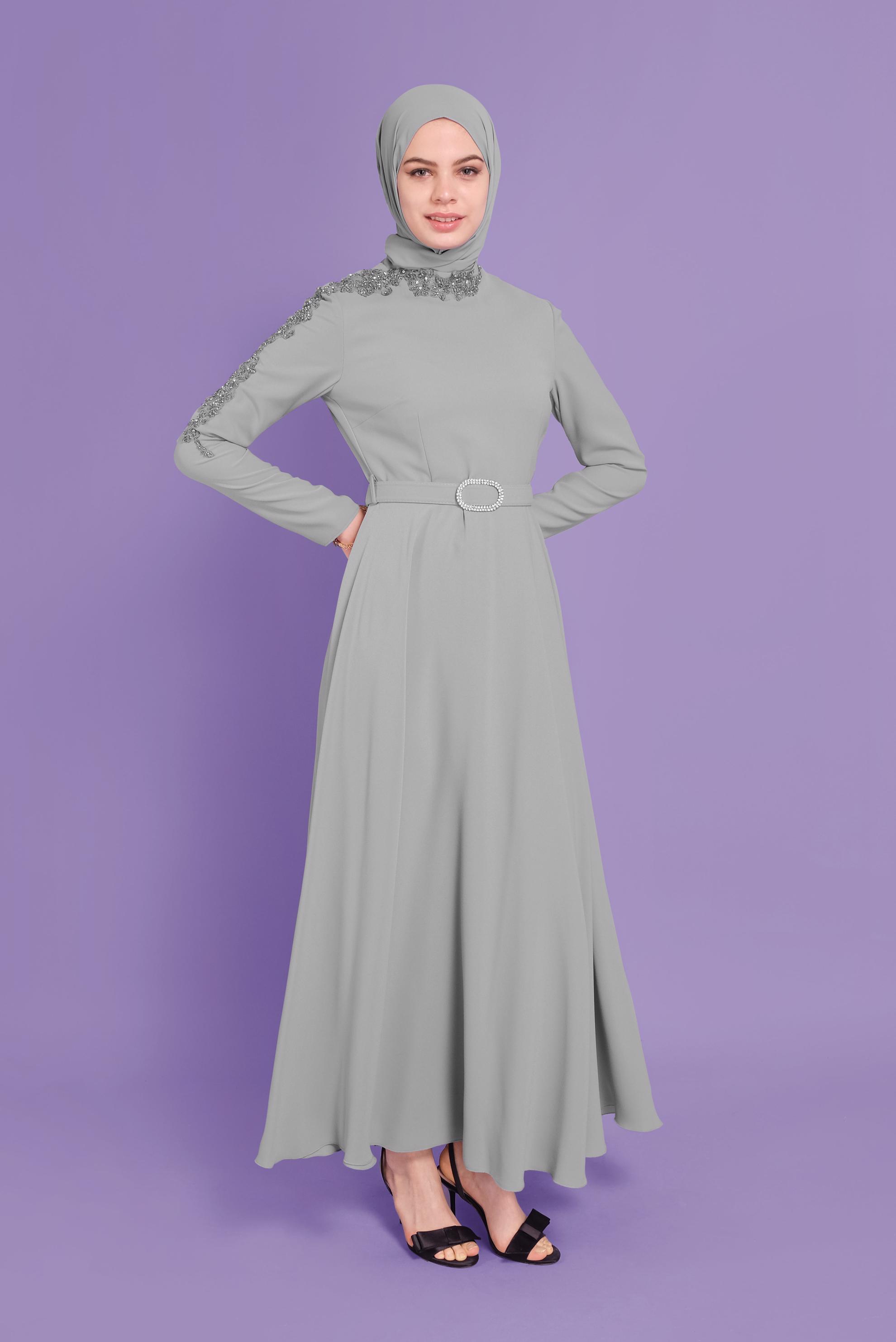 Tesettür giyim GRİ BONCUK VE TAŞ İŞLEME DETAYLI ELBİSE 40585