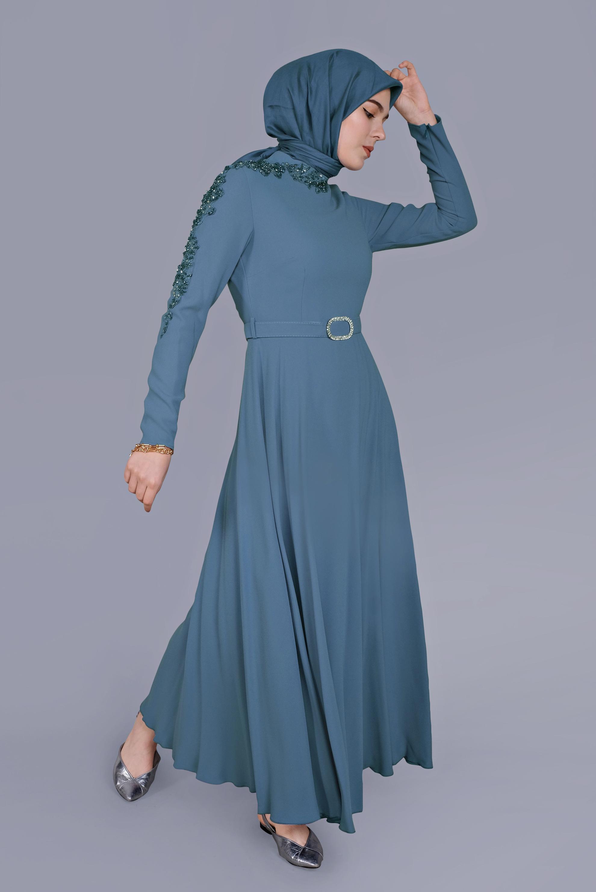 Tesettür giyim MAVİ BONCUK VE TAŞ İŞLEME DETAYLI ELBİSE 40585