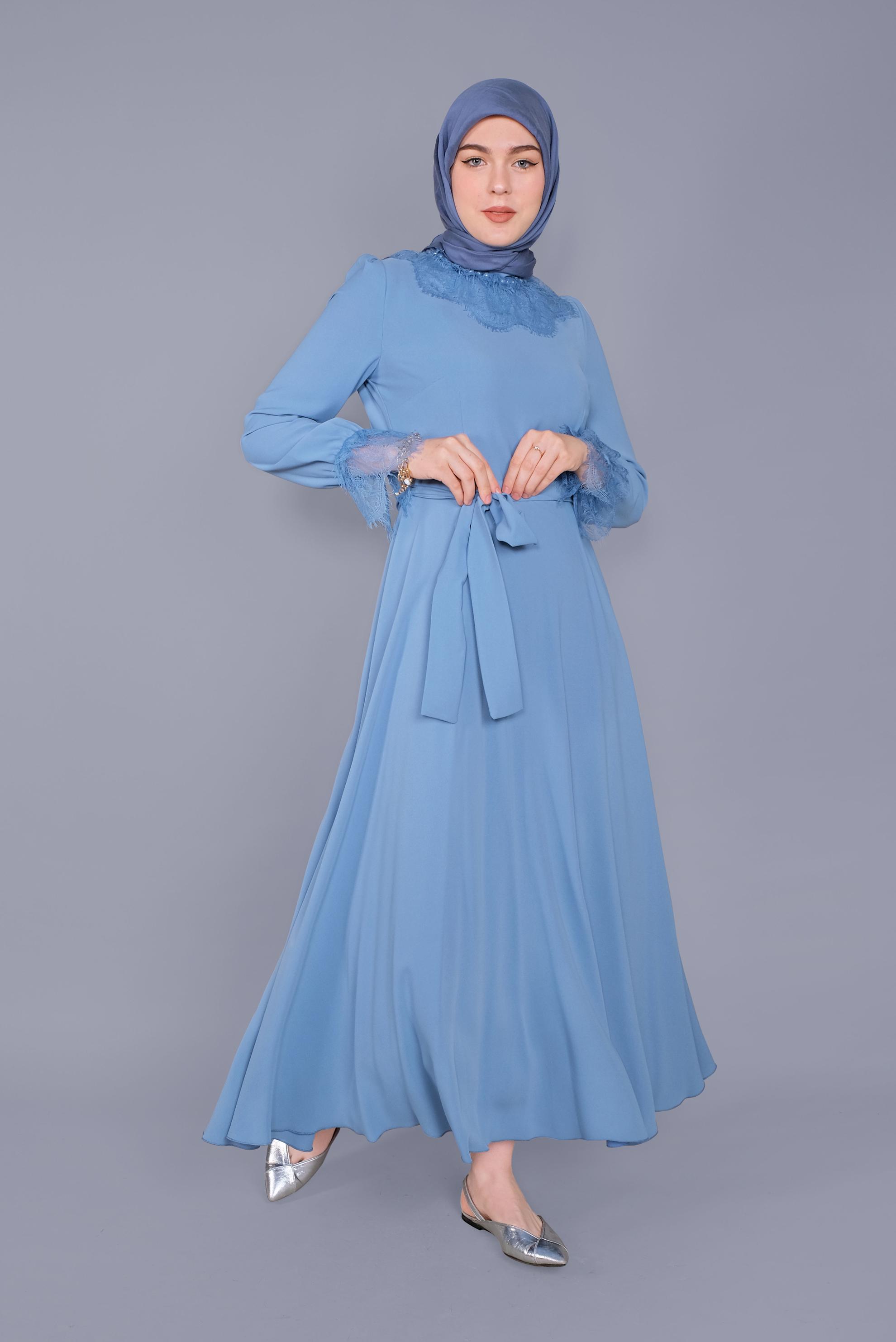 Tesettür giyim MAVİ YAKASI BONCUK İŞLEMELİ DANTEL DETAYLI ELBİSE 40691 