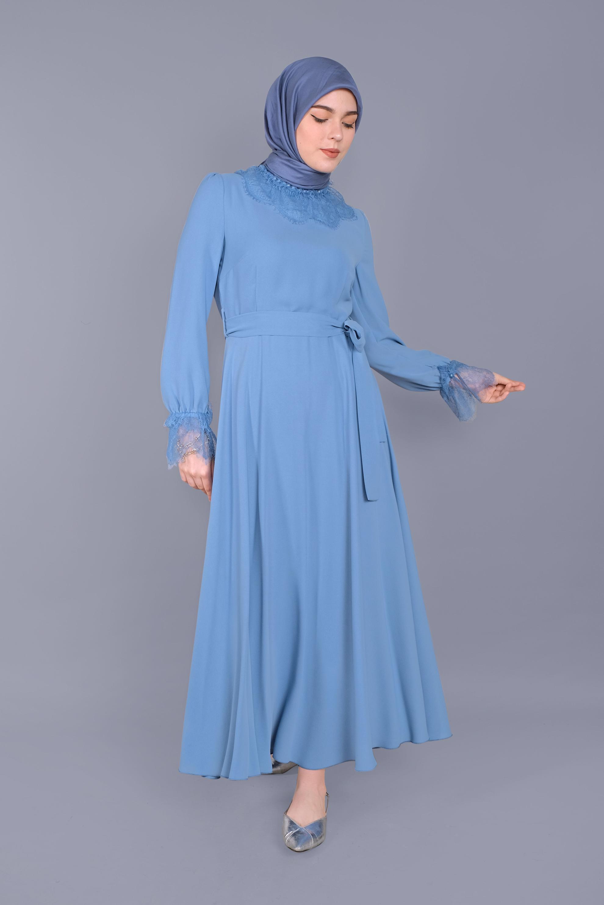 Tesettür giyim MAVİ YAKASI BONCUK İŞLEMELİ DANTEL DETAYLI ELBİSE 40691 