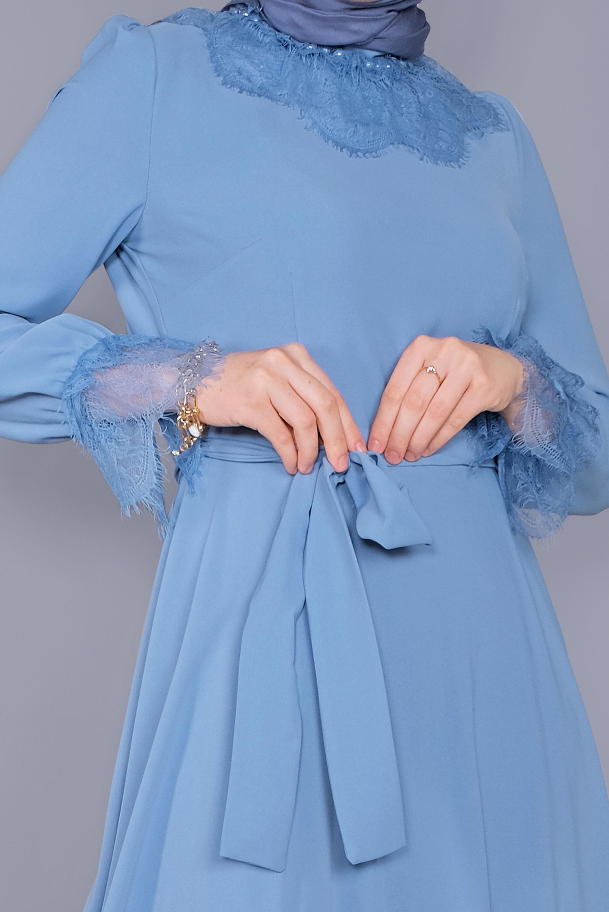 Tesettür giyim MAVİ YAKASI BONCUK İŞLEMELİ DANTEL DETAYLI ELBİSE 40691 