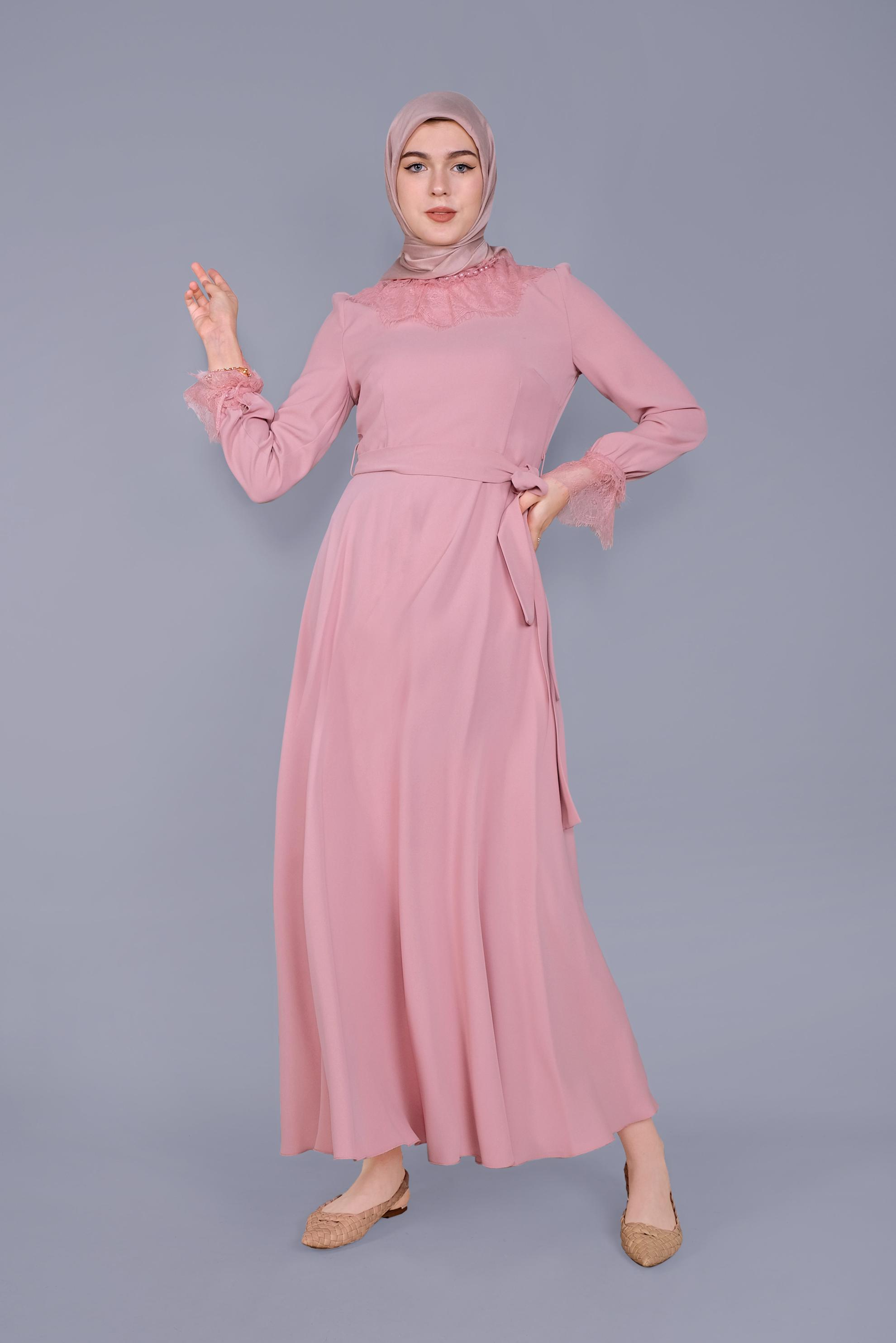 Tesettür giyim PUDRA YAKASI BONCUK İŞLEMELİ DANTEL DETAYLI ELBİSE 40691 