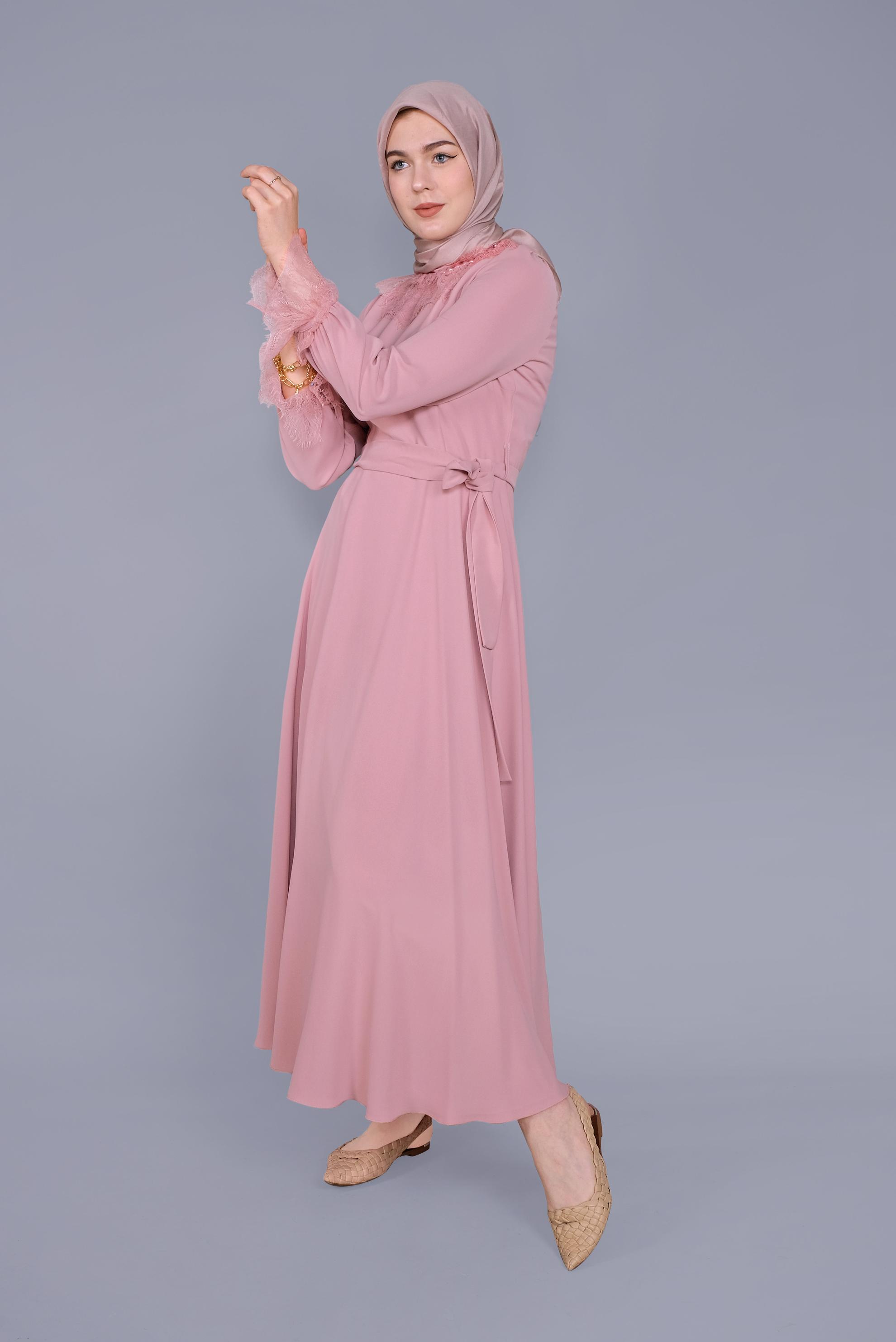 Tesettür giyim PUDRA YAKASI BONCUK İŞLEMELİ DANTEL DETAYLI ELBİSE 40691 