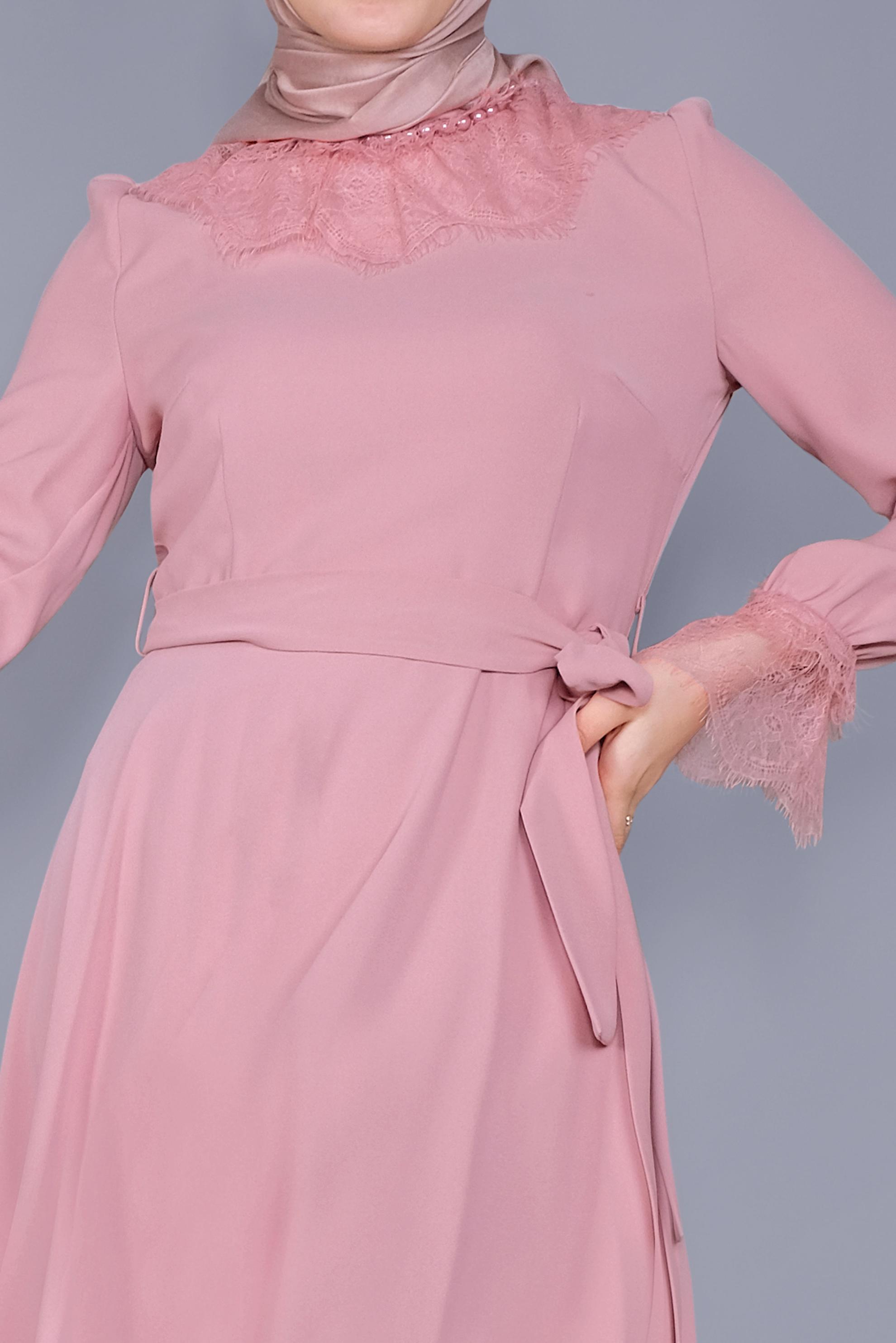 Tesettür giyim PUDRA YAKASI BONCUK İŞLEMELİ DANTEL DETAYLI ELBİSE 40691 