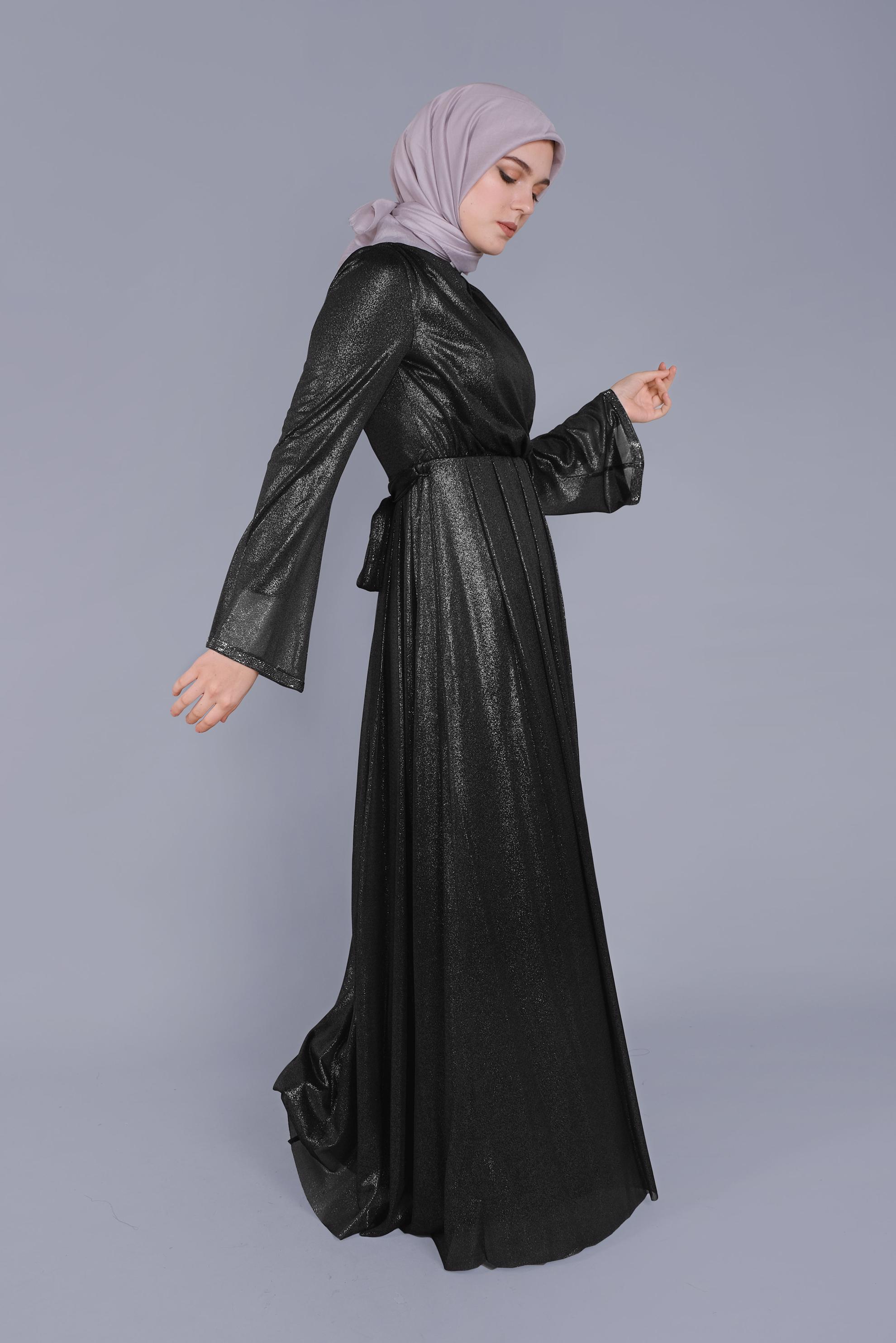 Tesettür giyim SİYAH KUŞAKLI TAŞ BASKILI FOİL ELBİSE 40771