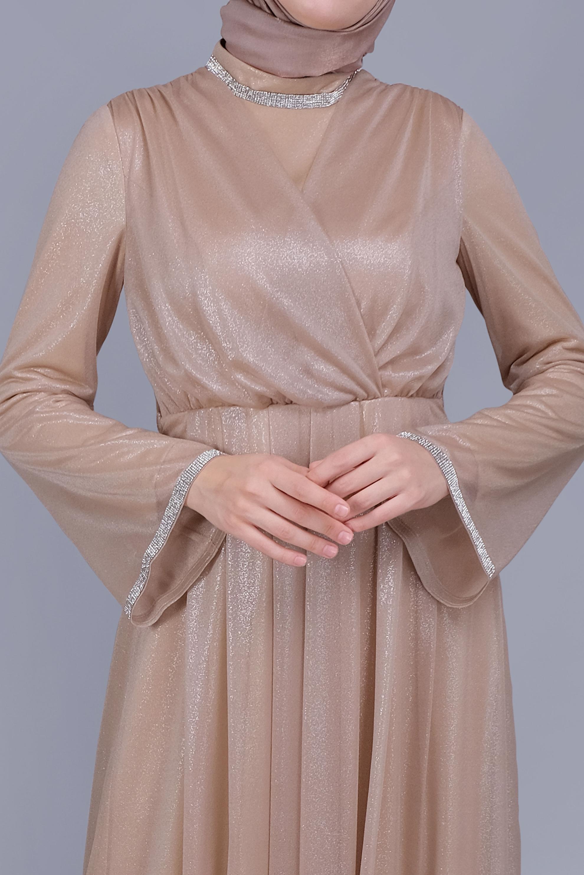 Tesettür giyim BEJ KUŞAKLI TAŞ BASKILI FOİL ELBİSE 40771