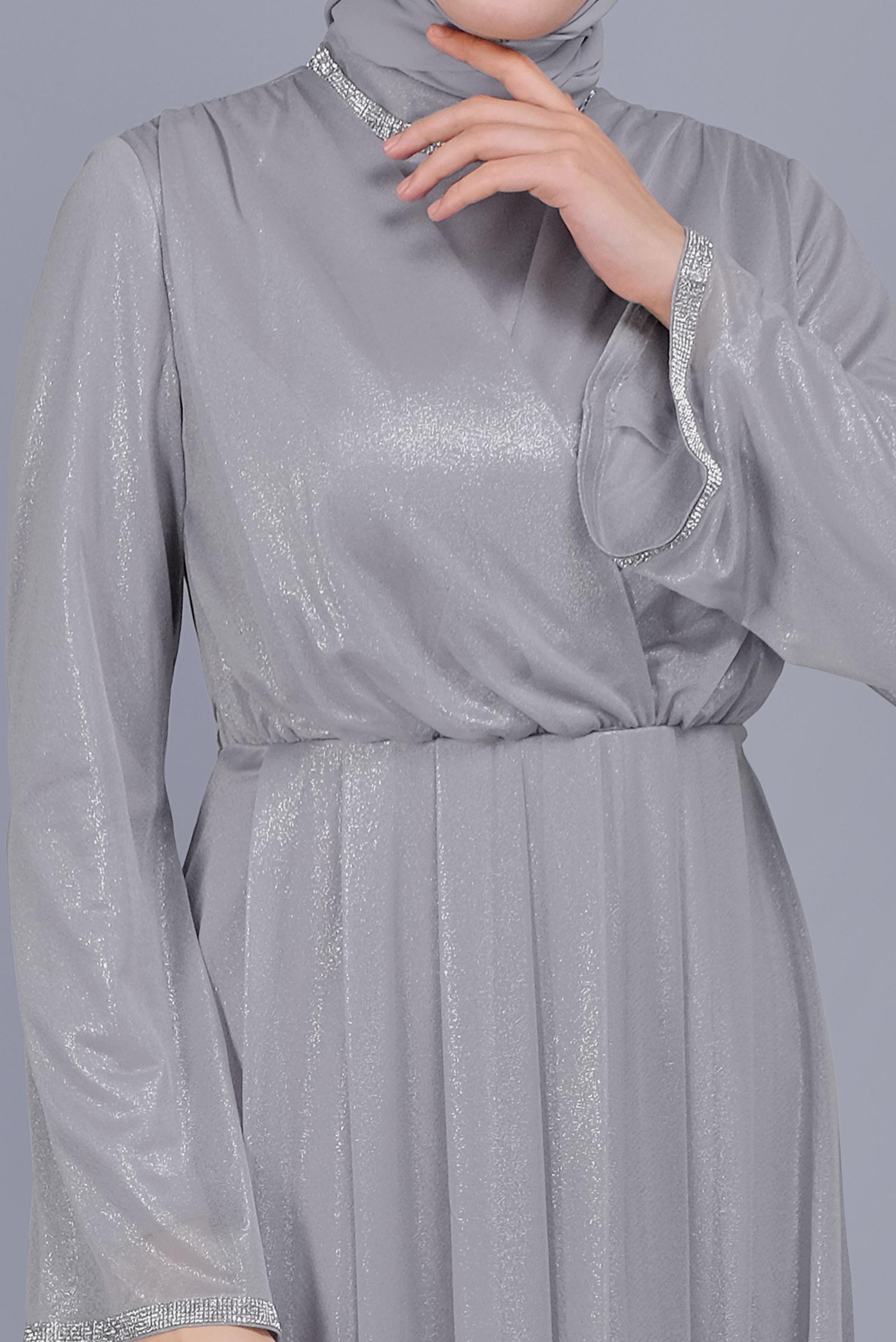 Tesettür giyim GRİ KUŞAKLI TAŞ BASKILI FOİL ELBİSE 40771