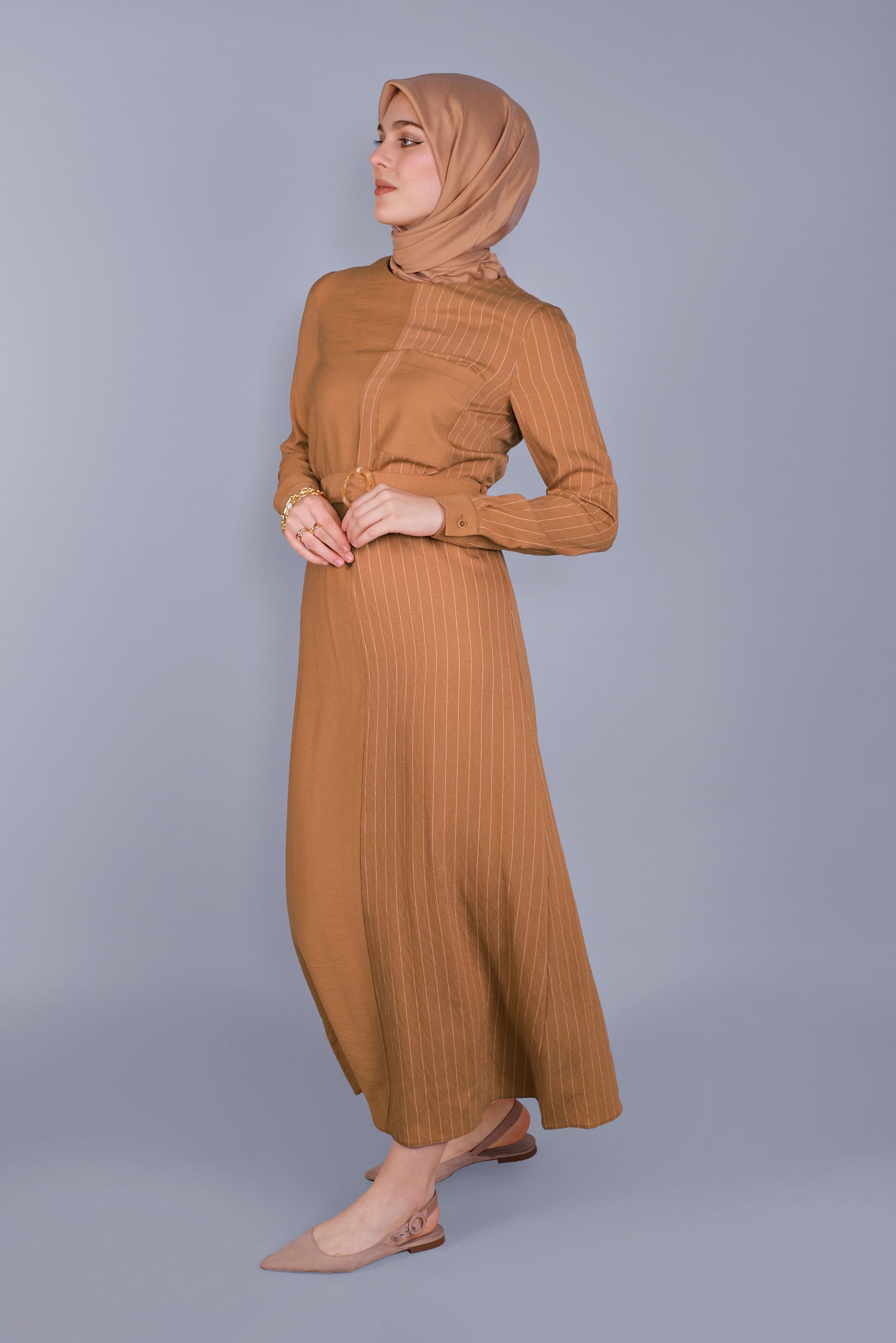 Tesettür giyim TABA ÇİZGİLİ KEMERLİ KADIN TESETTÜR ELBİSE 40791 