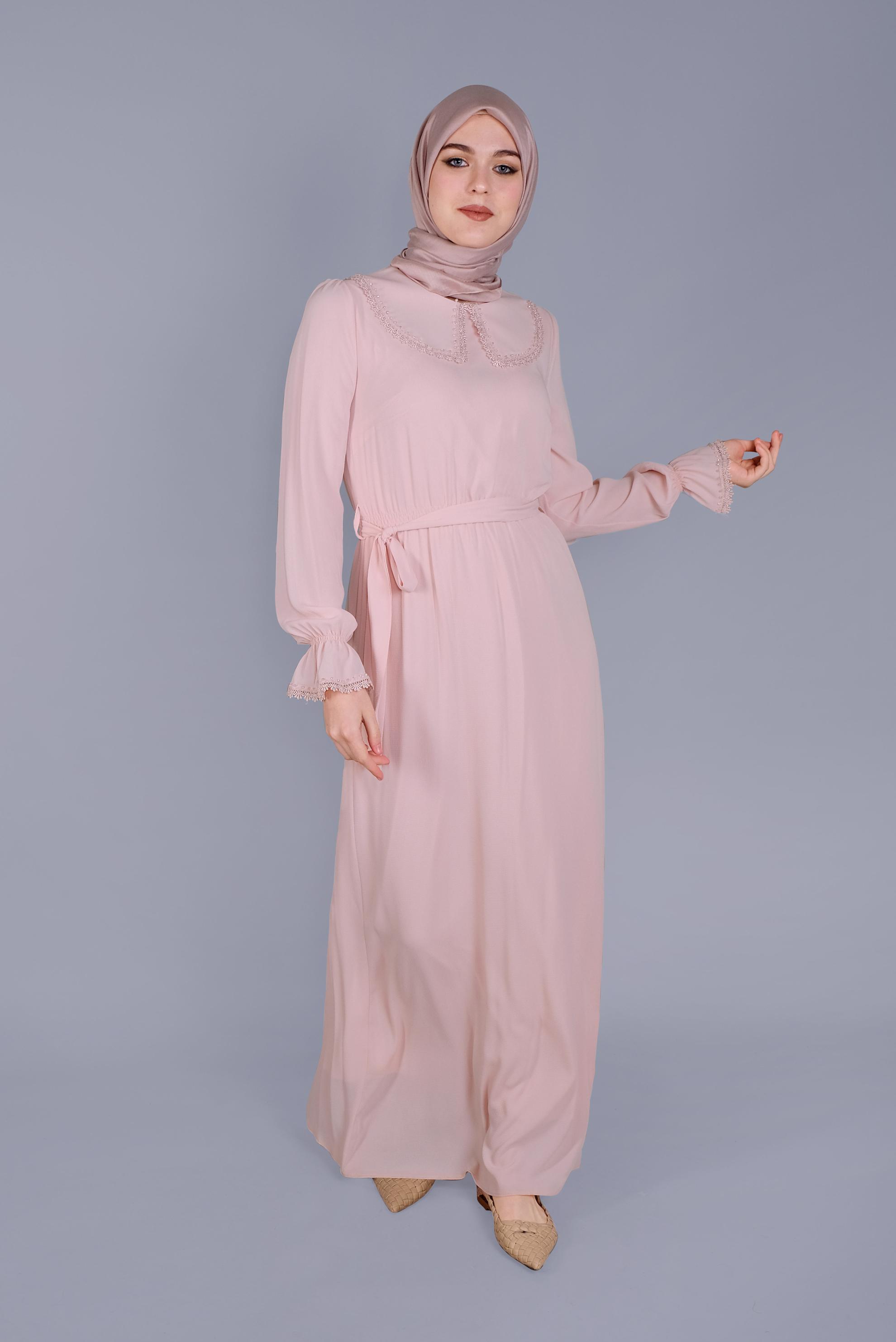 Tesettür giyim PUDRA BONCUKLU NAKIŞLI MANŞETLERİ LASTİKLİ ELBİSE 40800 