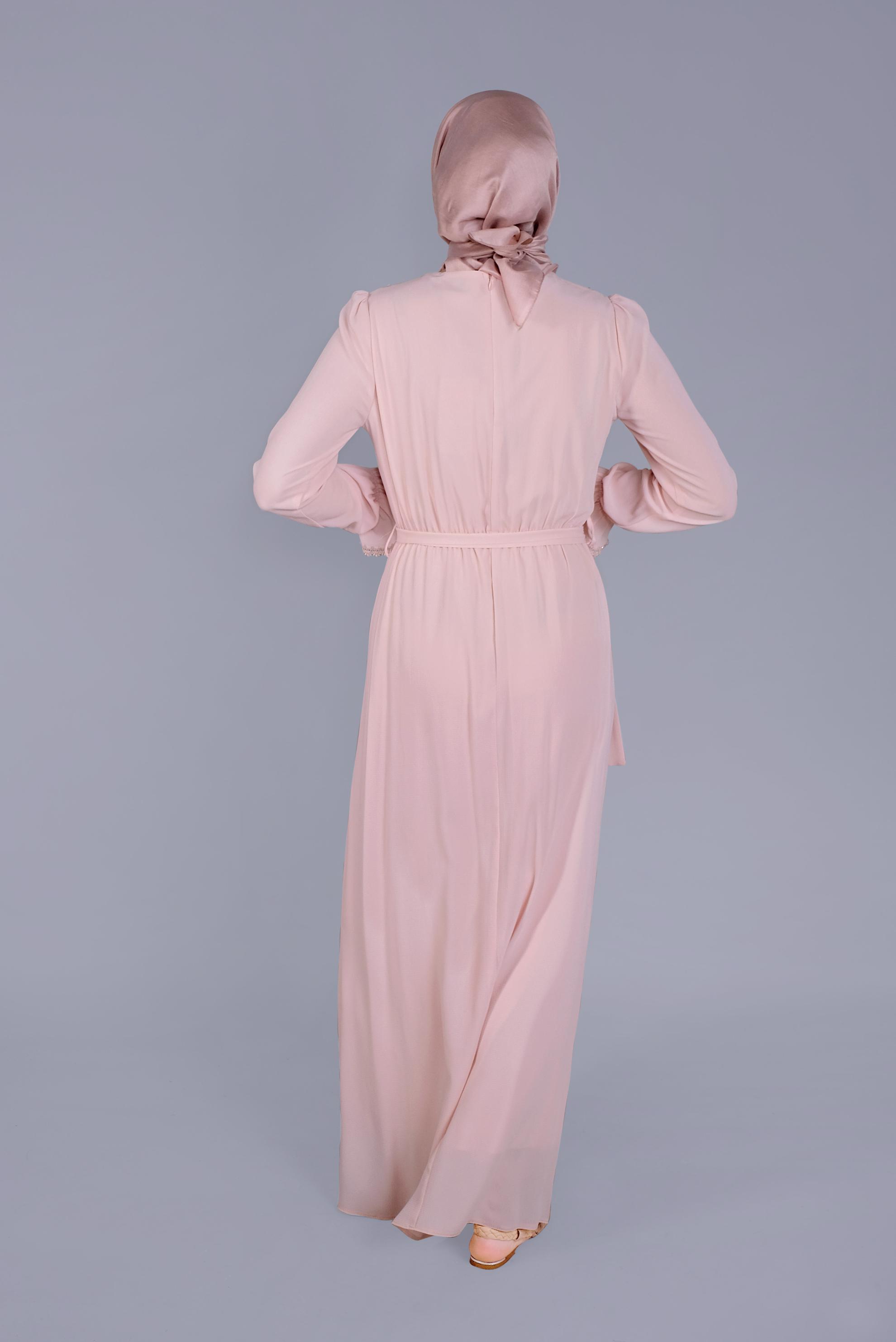 Tesettür giyim PUDRA BONCUKLU NAKIŞLI MANŞETLERİ LASTİKLİ ELBİSE 40800 