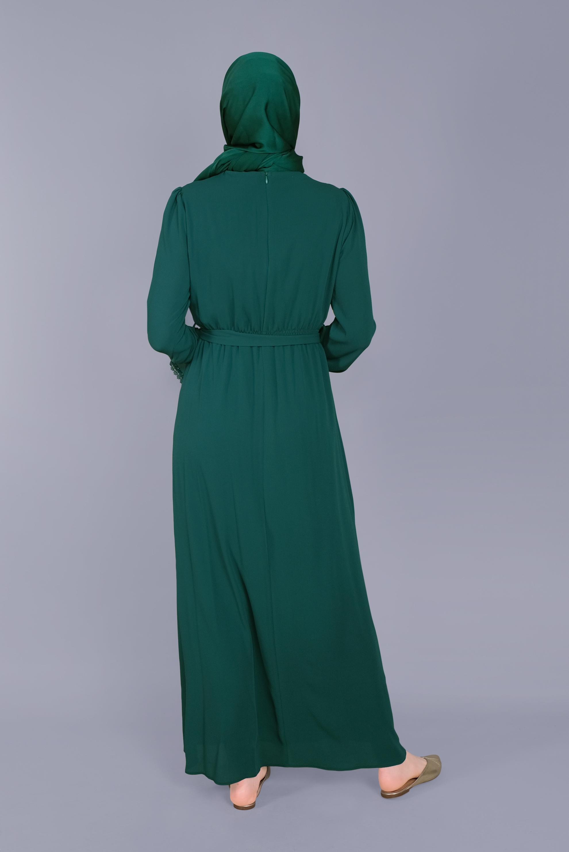 Tesettür giyim YEŞİL BONCUKLU NAKIŞLI MANŞETLERİ LASTİKLİ ELBİSE 40800 