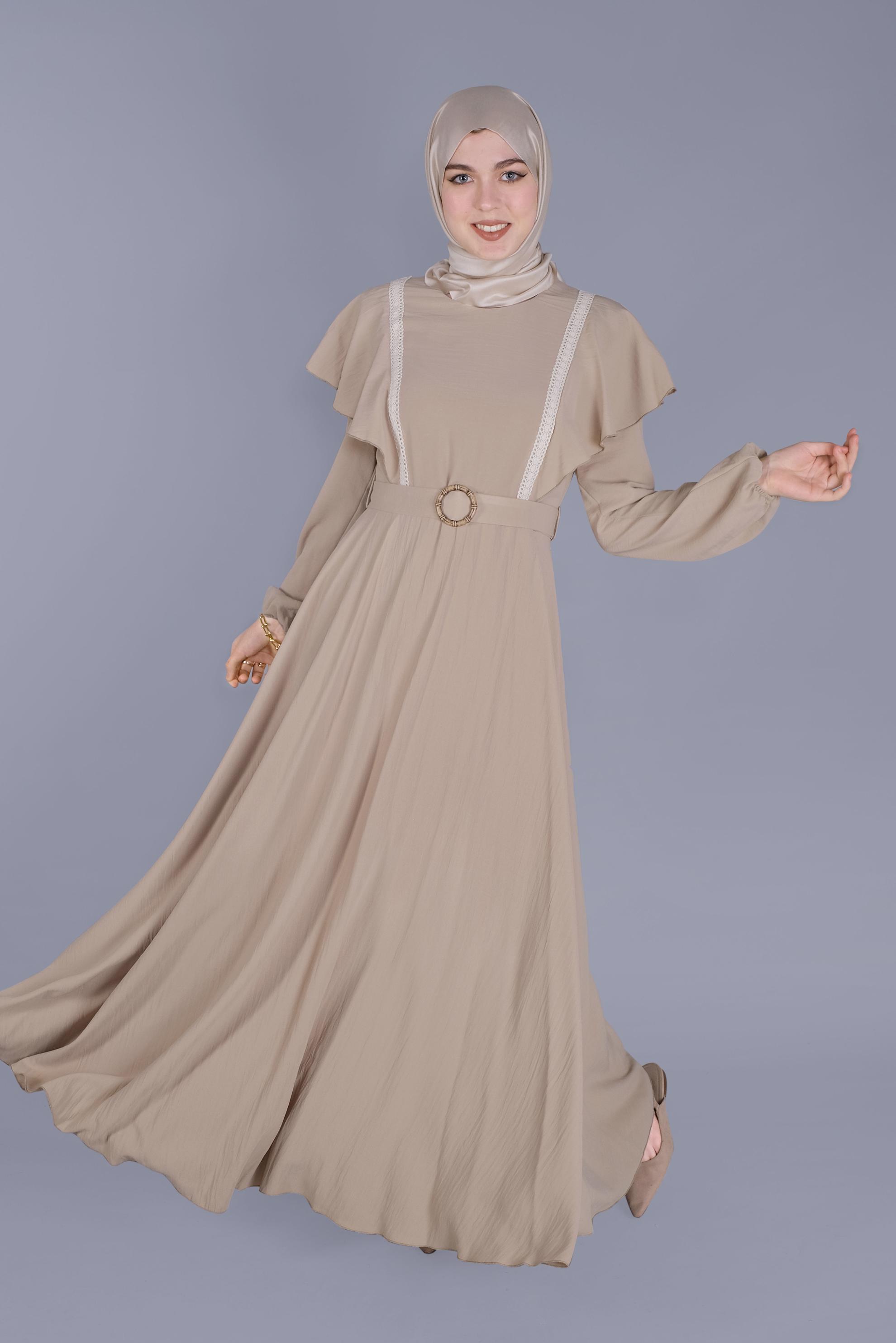 Tesettür giyim BEJ VOLANLI GÜPÜR DETAYLI ELBİSE 40815 