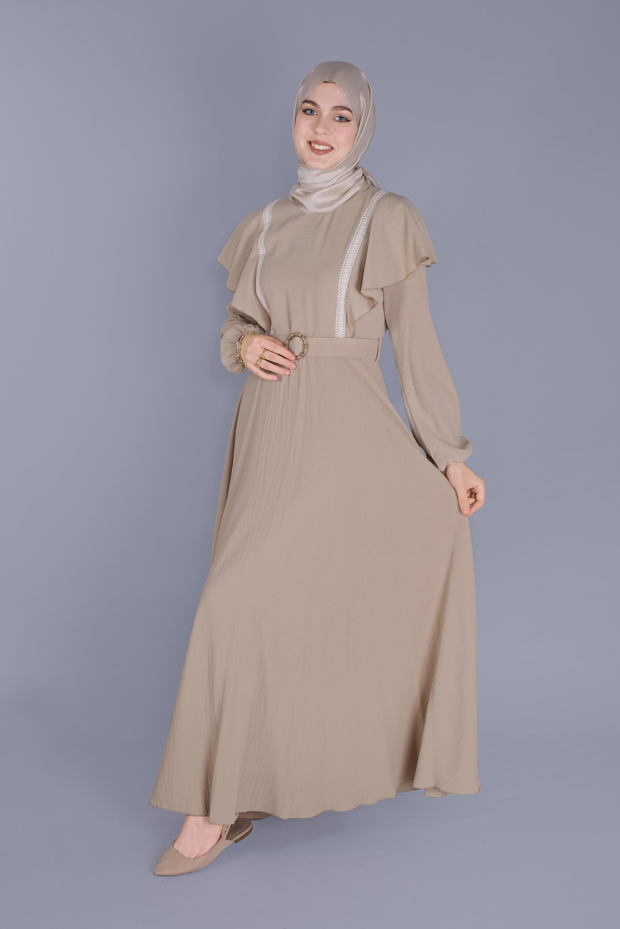 Tesettür giyim BEJ VOLANLI GÜPÜR DETAYLI ELBİSE 40815 