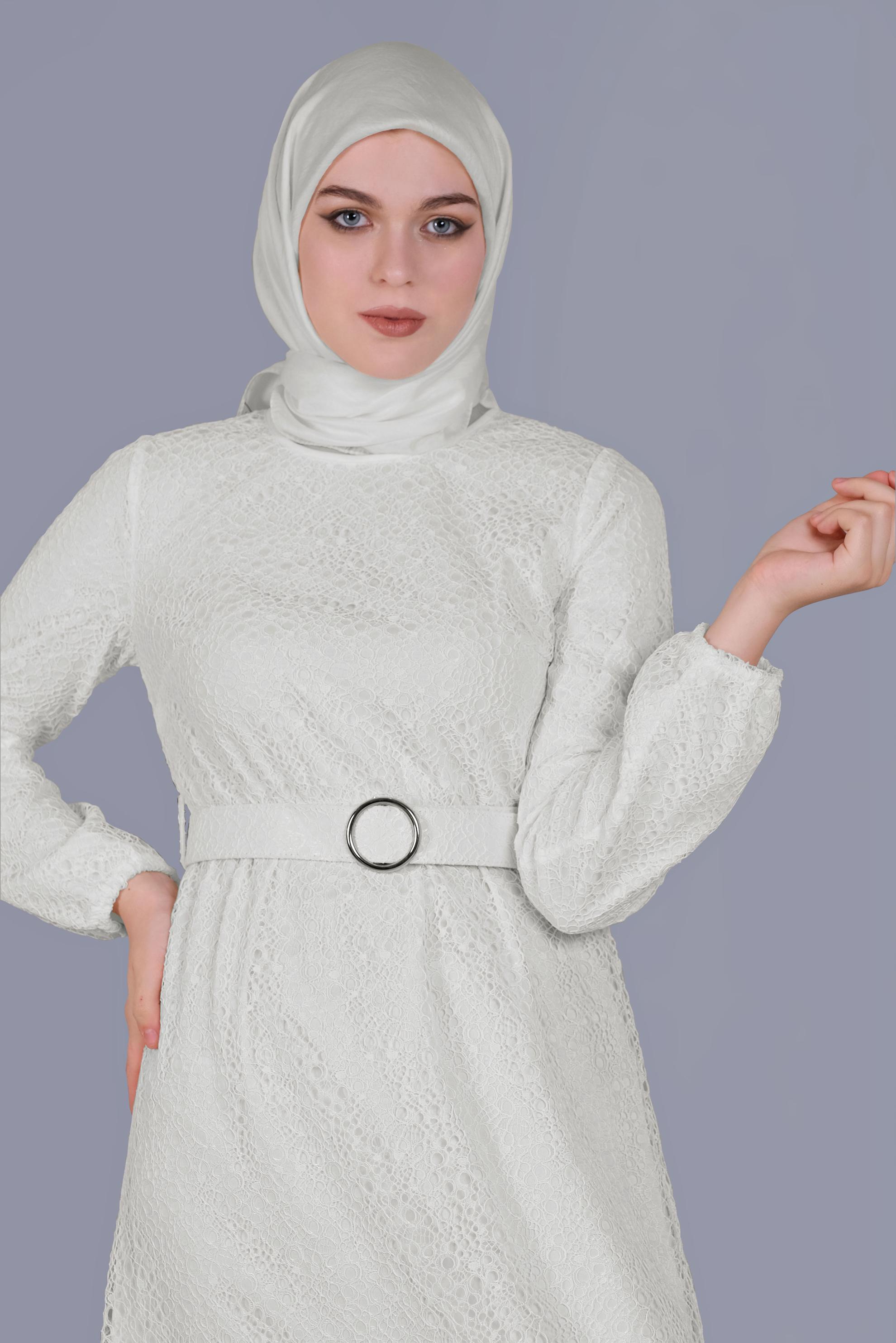 Tesettür giyim BEYAZ MANŞETLERİ LASTİKLİ KEMERLİ DANTEL ELBİSE 40827 