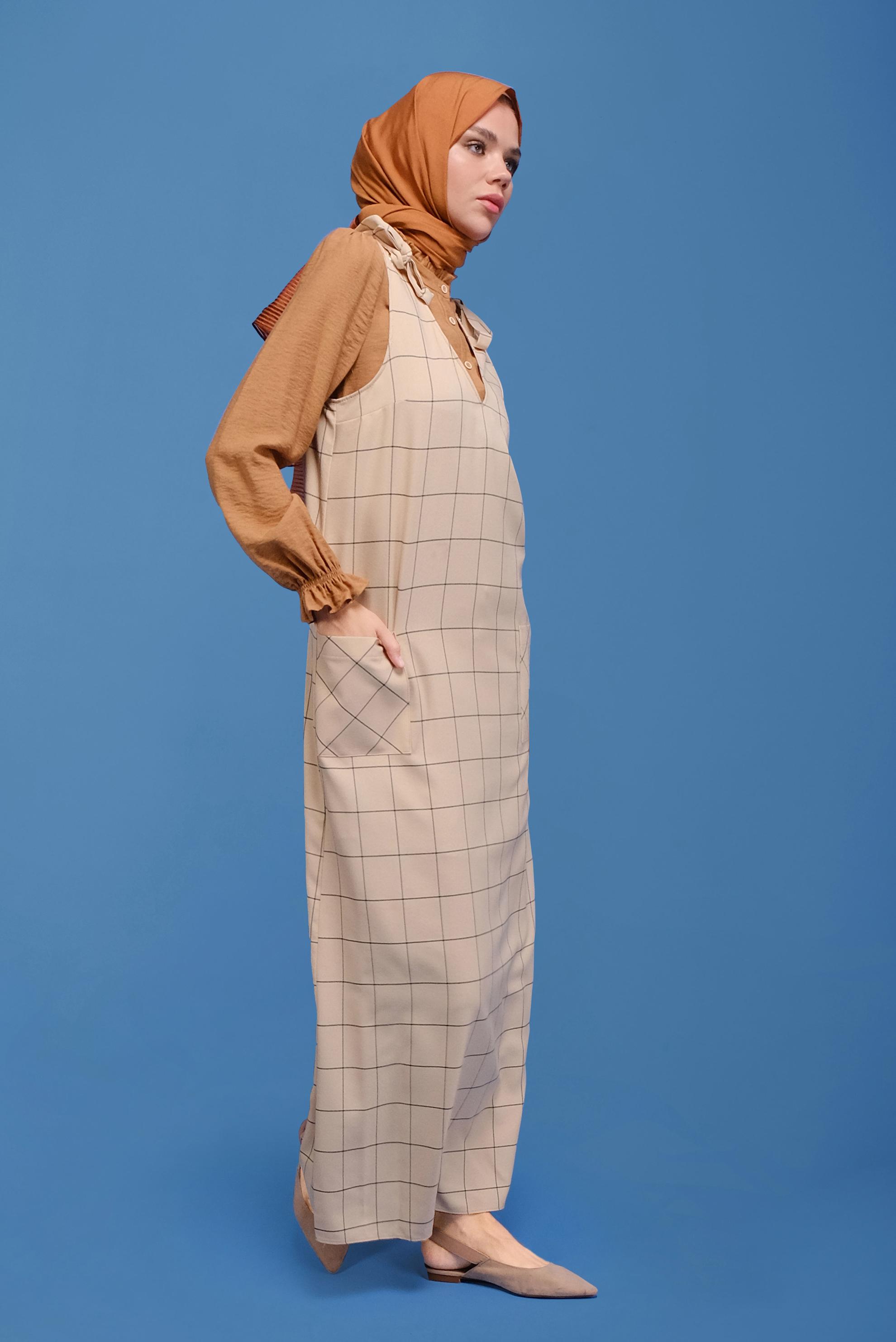 Tesettür giyim BEJ OMUZ DETAYLI CEPLİ JİLE 40832