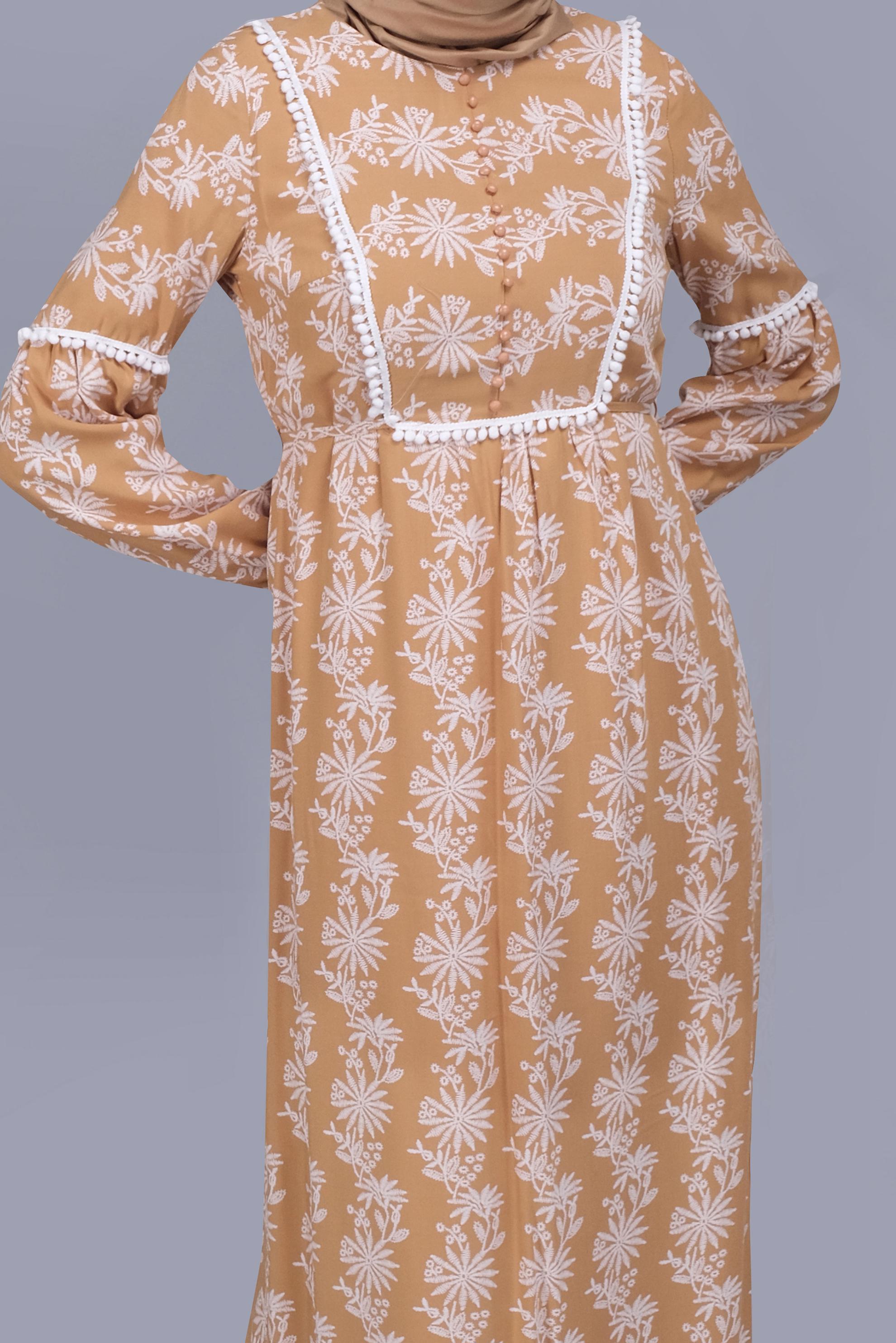 Tesettür giyim KAHVE NAKIŞLI MANŞETLERİ LASTİKLİ ELBİSE 40834 