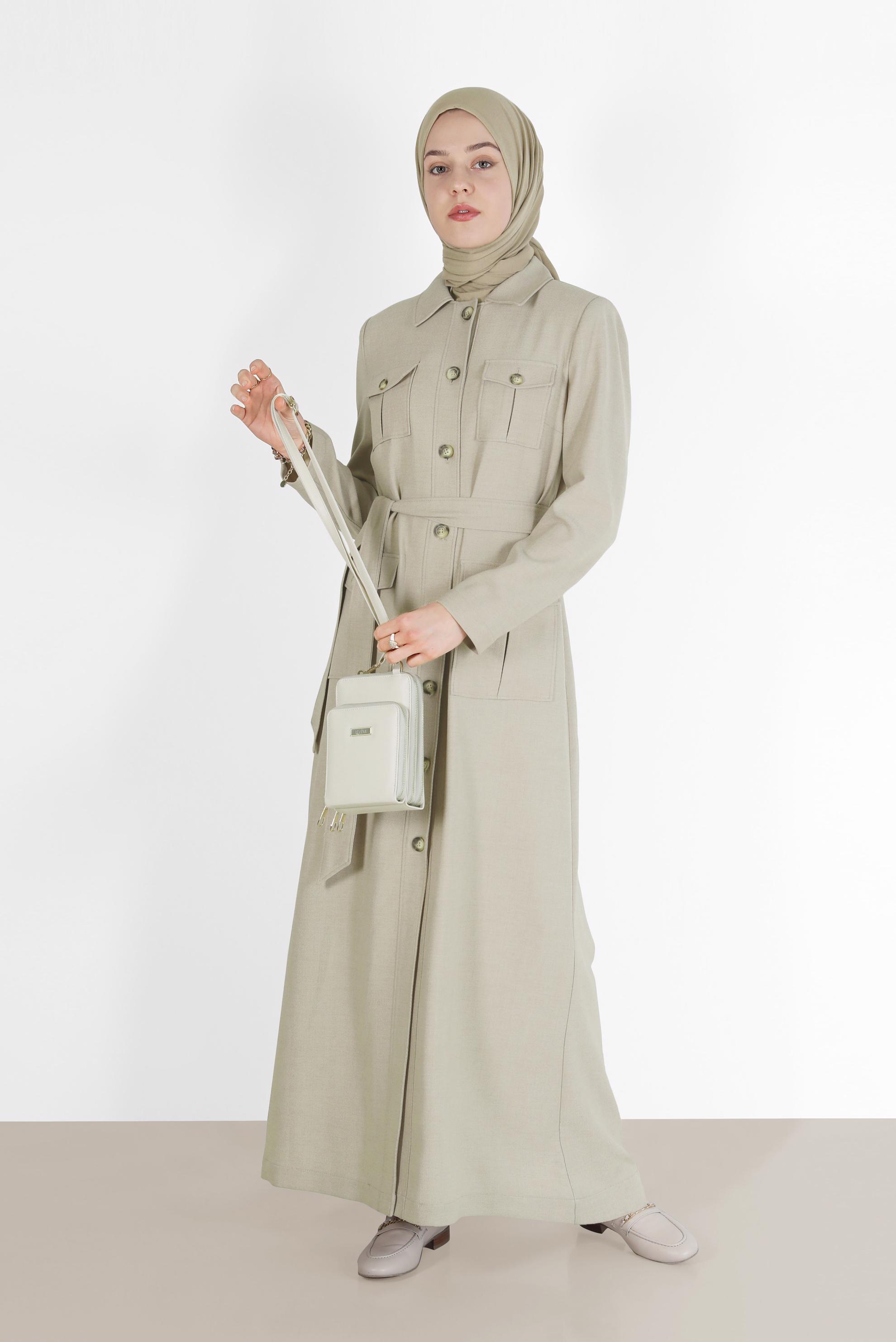 Tesettür giyim BEJ KUŞAKLI DÜĞMELİ PARDESÜ 10163