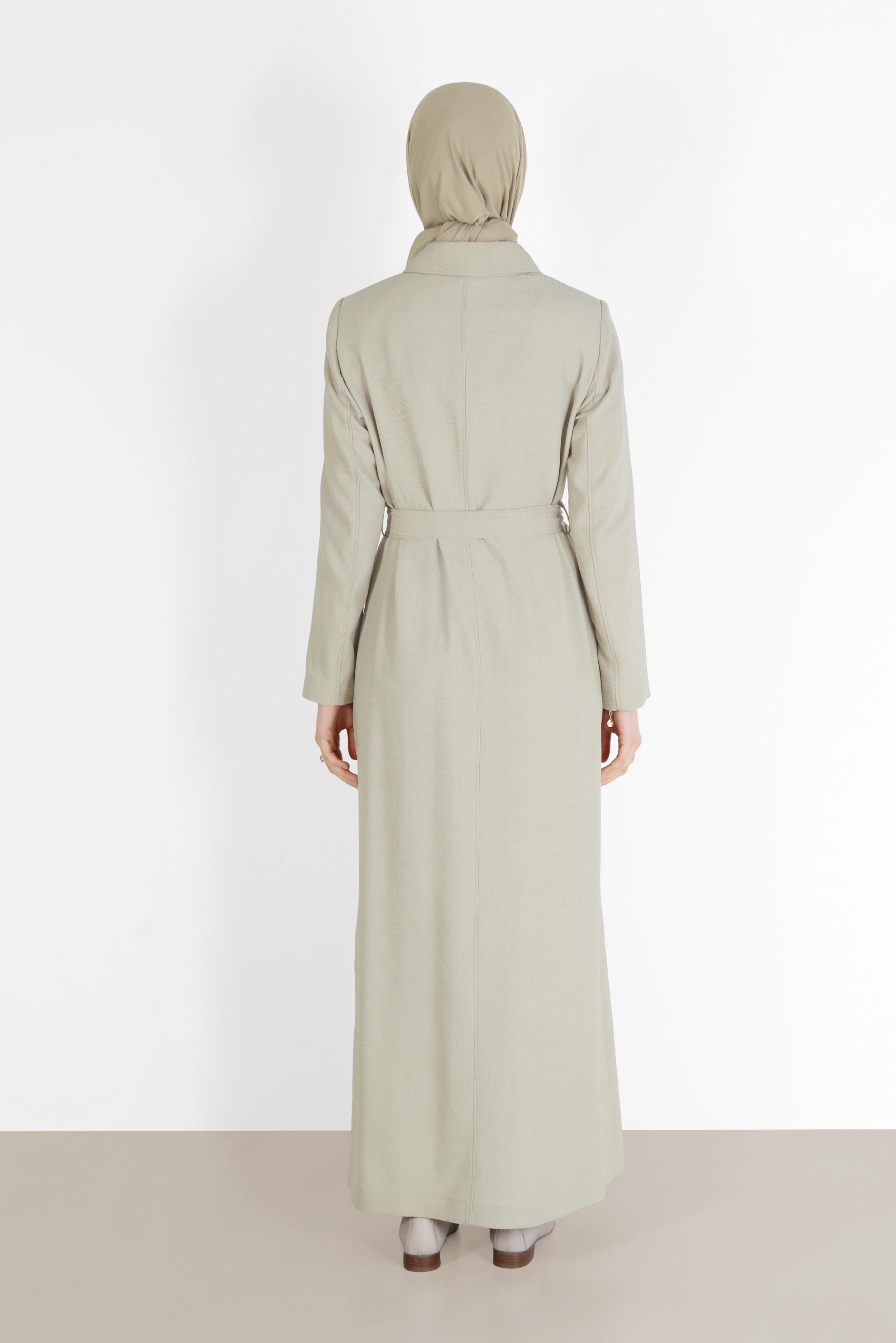 Tesettür giyim BEJ KUŞAKLI DÜĞMELİ PARDESÜ 10163