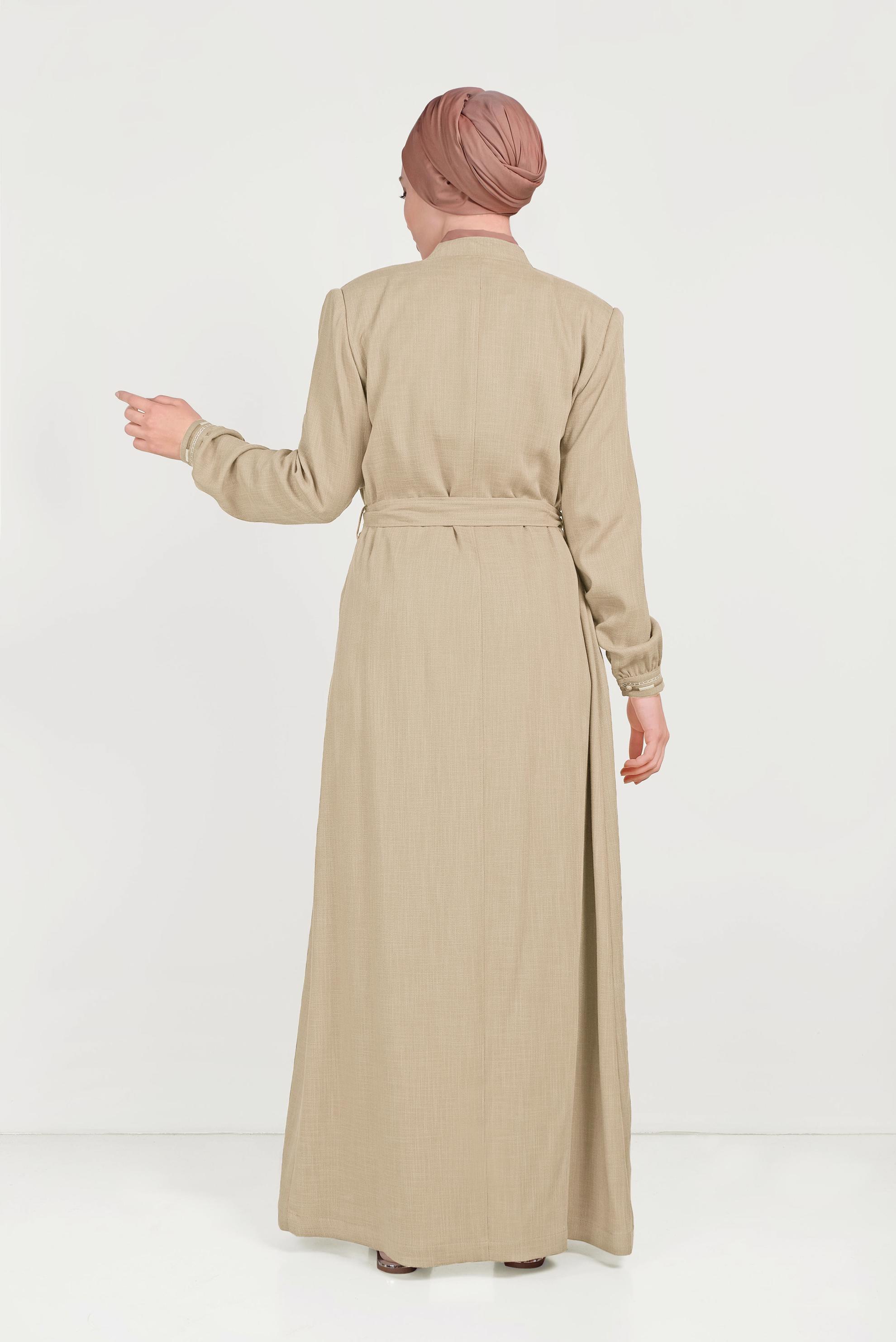 Tesettür giyim BEJ NAKIŞLI FERMUARLI PARDESÜ 10183