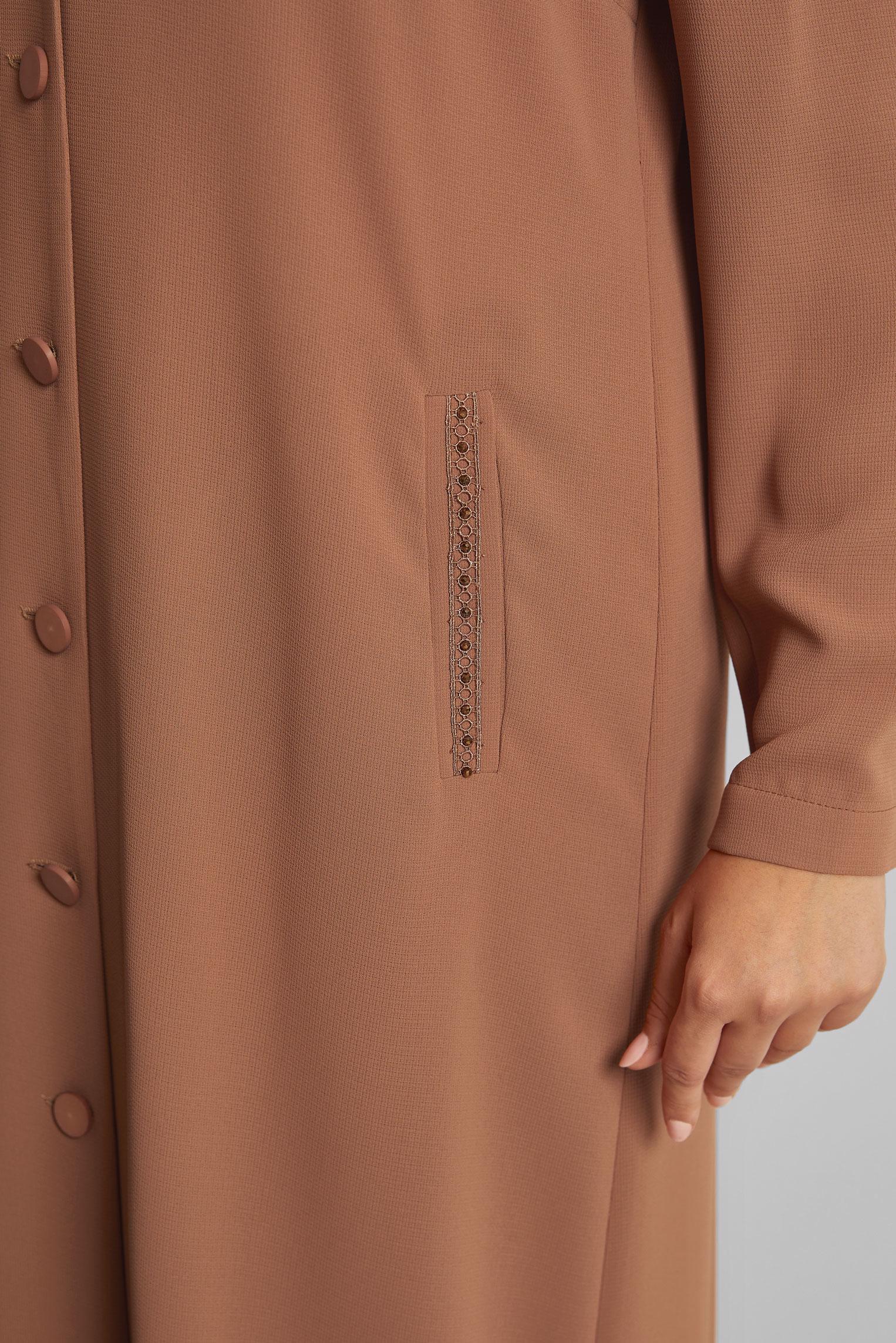 Vêtements hijab TABA PARDESSUS À BOUTONNÉ À EMBELLI 10222