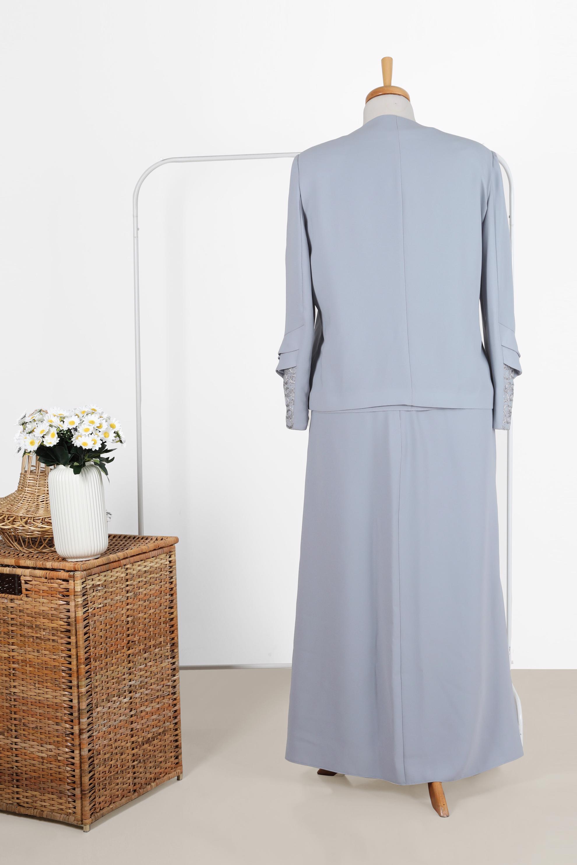 Tesettür giyim GÜMÜŞ İŞLEMELİ SİMLİ ÜÇLÜ ETEKLİ TAKIM 30023 