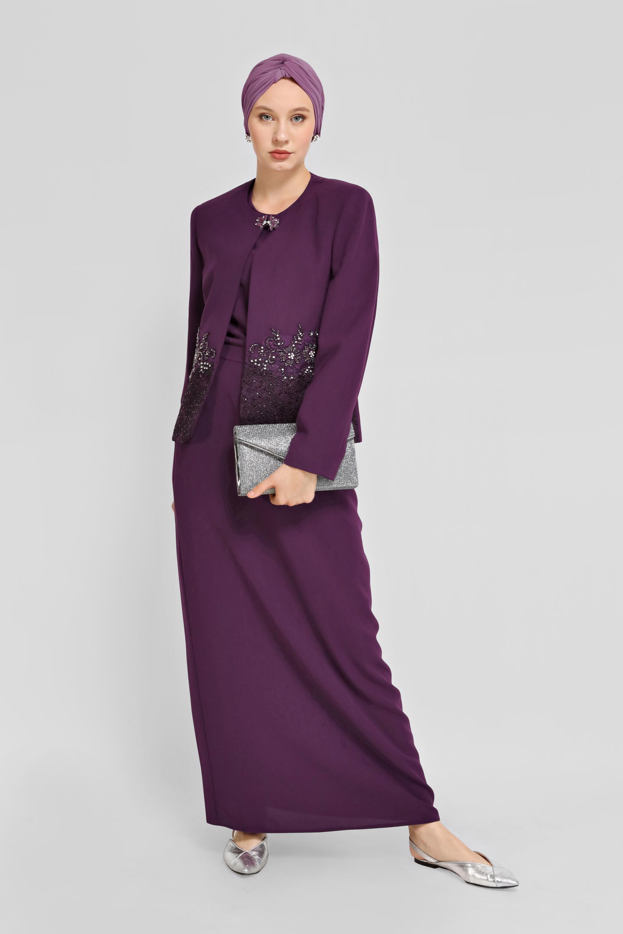 Tesettür giyim MÜRDÜM NAKIŞLI TAŞ İŞLEMELİ ÜÇLÜ ETEKLİ TAKIM 30029