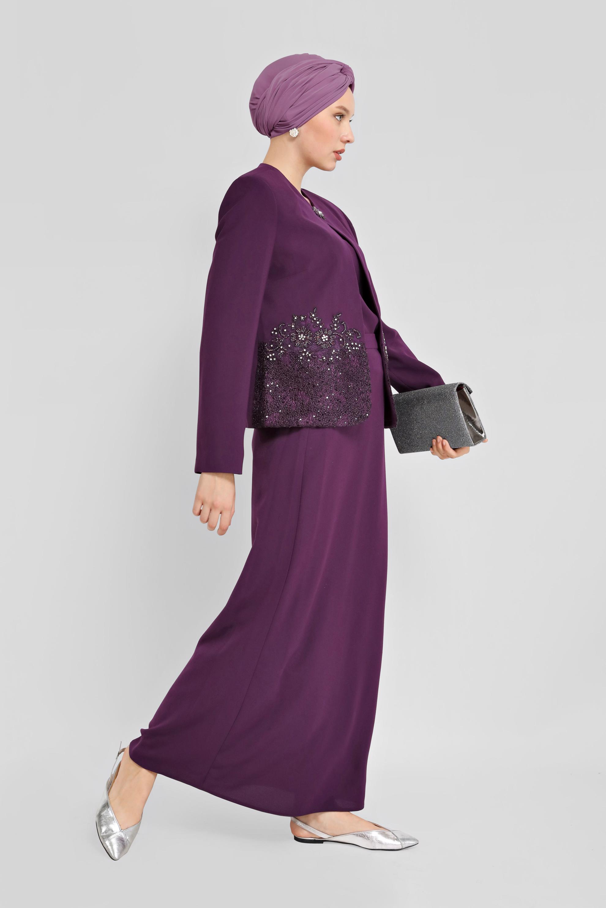 Tesettür giyim MÜRDÜM NAKIŞLI TAŞ İŞLEMELİ ÜÇLÜ ETEKLİ TAKIM 30029