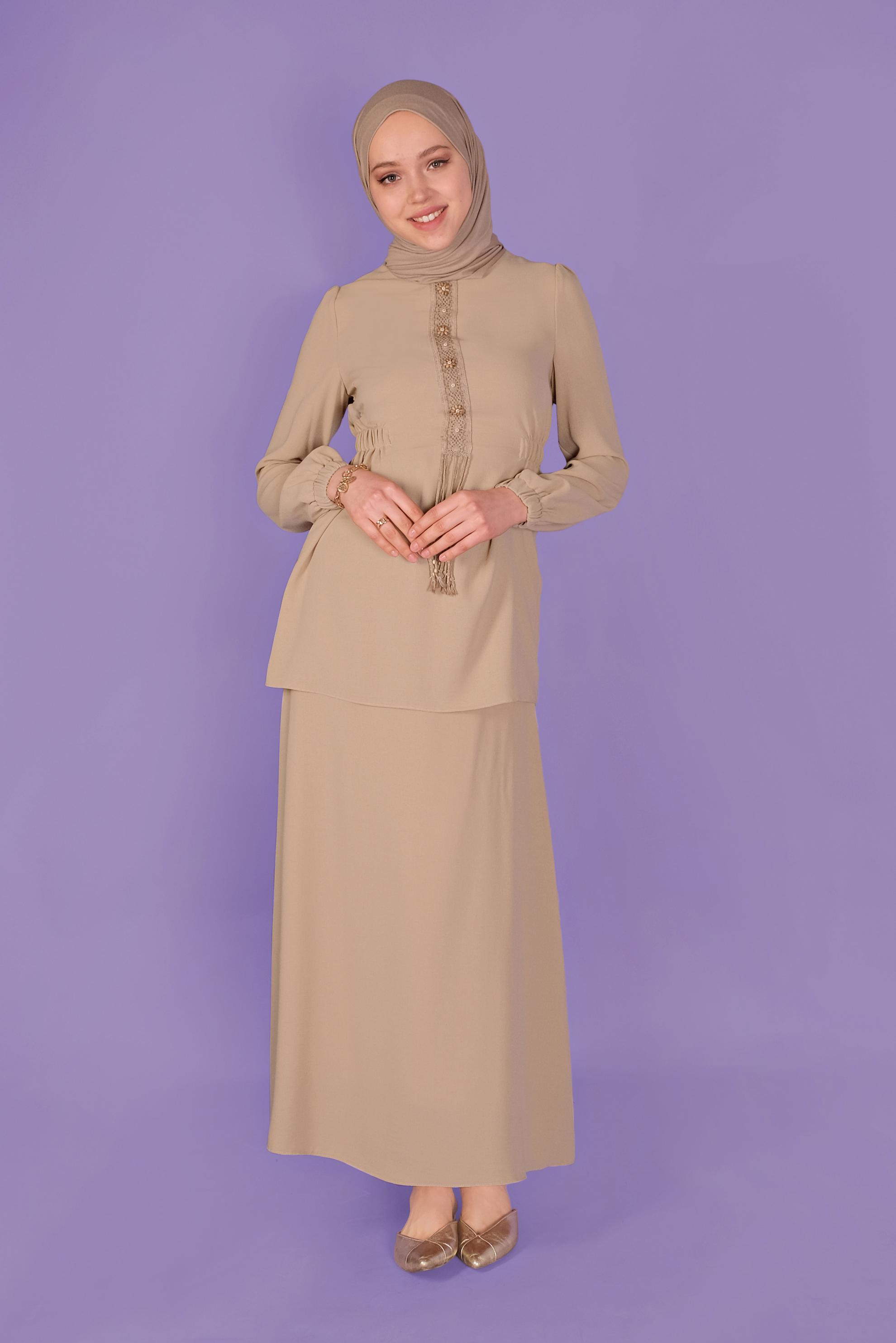 Tesettür giyim BEJ DANTELLİ BONCUKLU İKİLİ ETEKLİ TAKIM 40810 