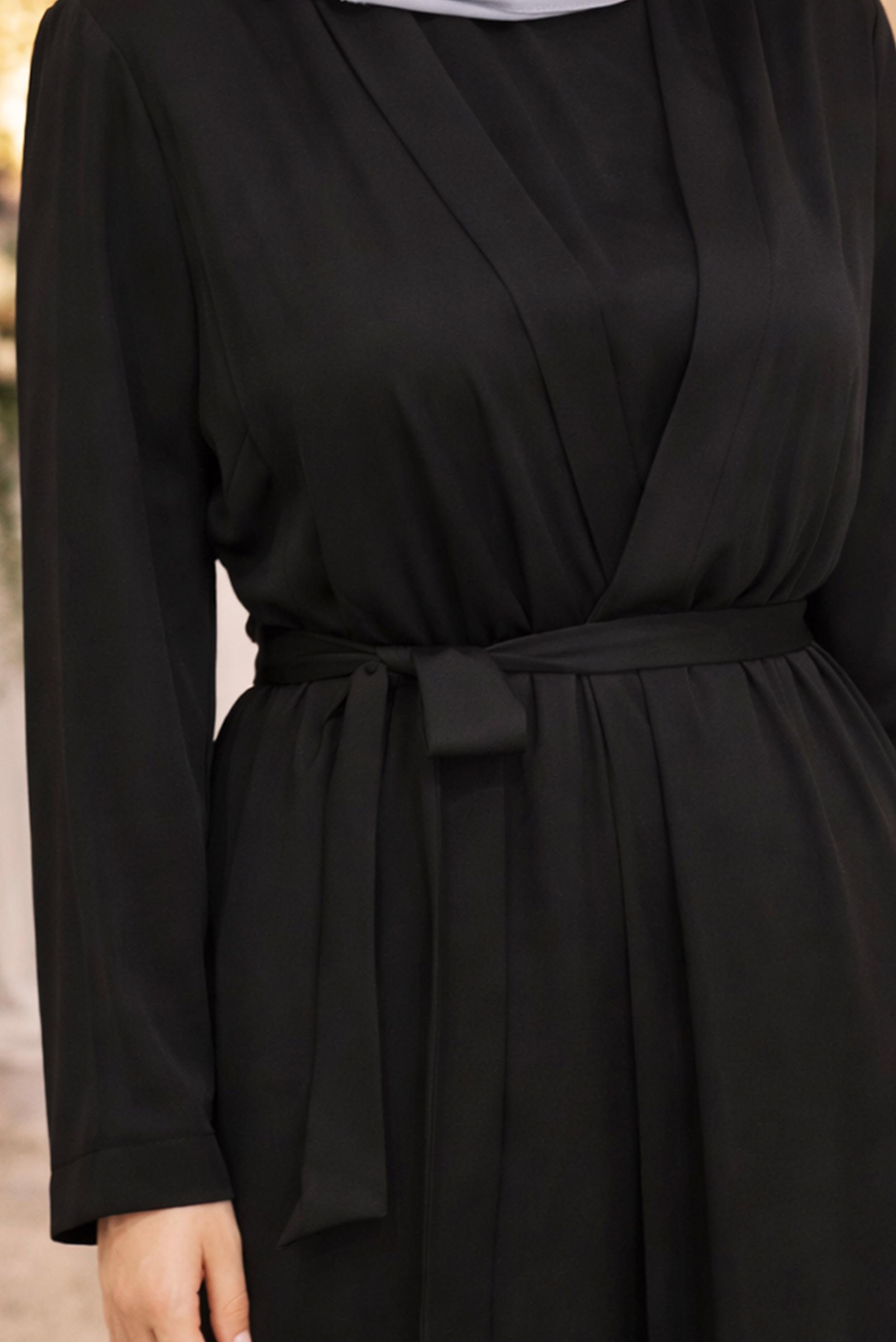 Hijab-Kleidung SCHWARZ 2-TEILIGER ANZUG MIT GÜRTEL 3552