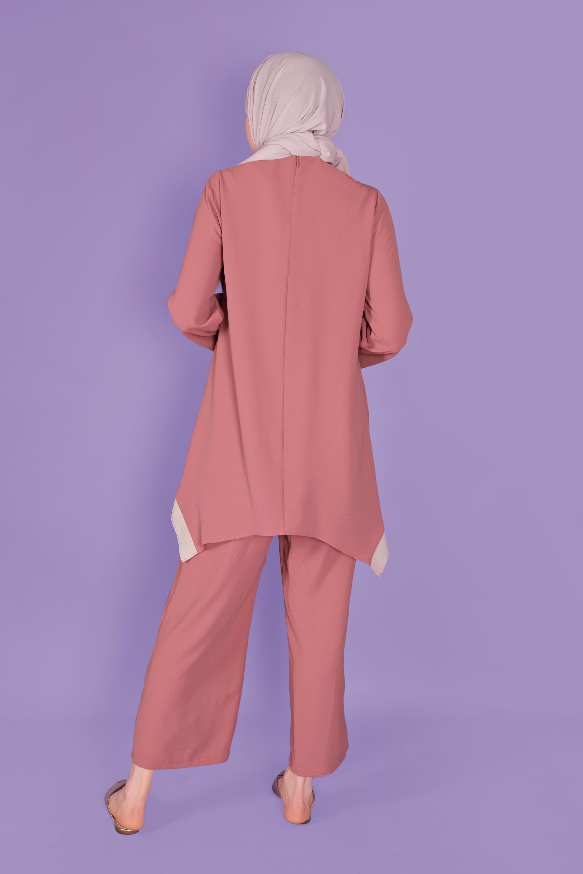 Tesettür giyim PEMBE ASİMETRİK KESİM SALAŞ PANTOLONLU TAKIM 40784 