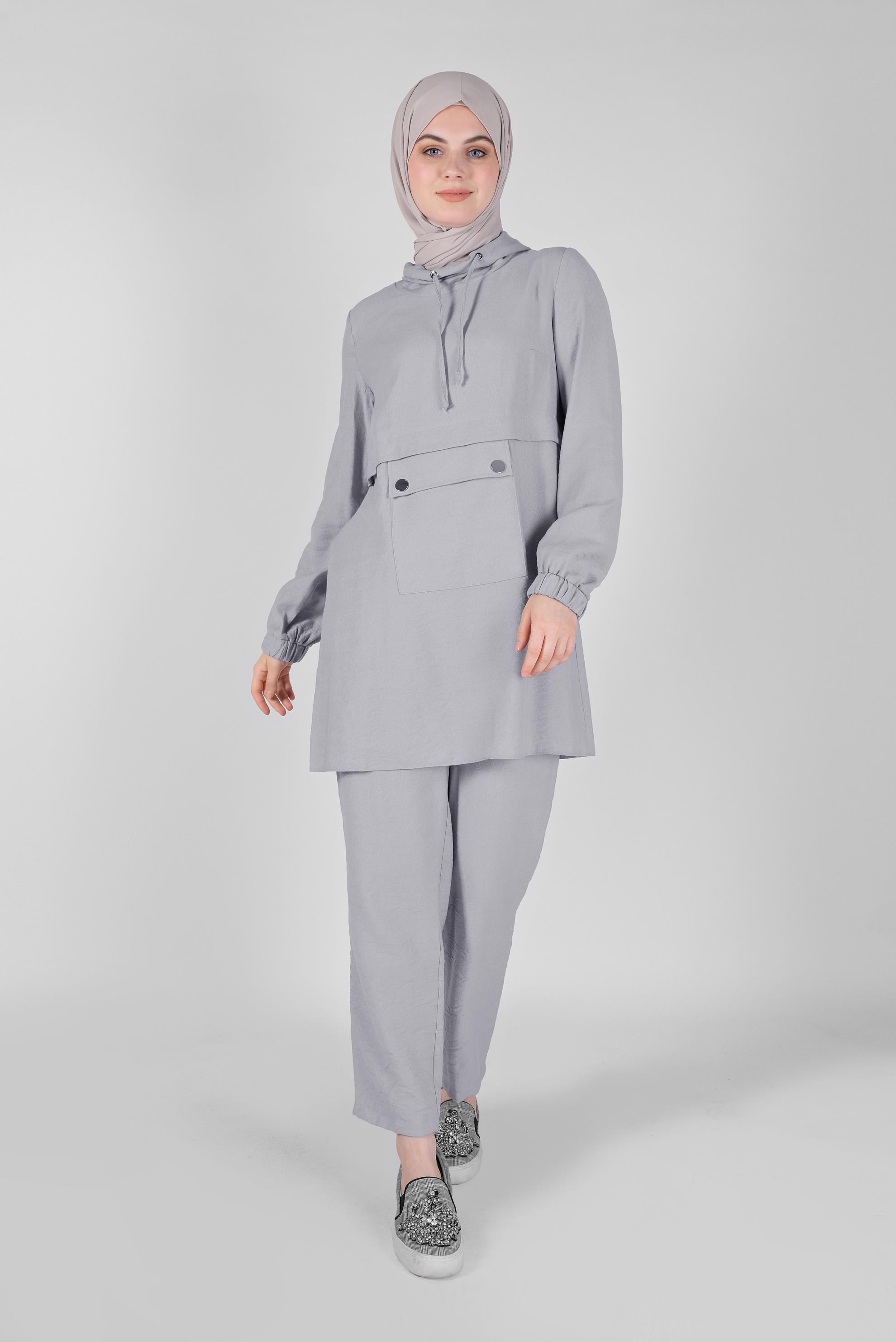Tesettür giyim GRİ BOĞAZLI CEPLİ İKİLİ PANTOLONLU TAKIM 40788 