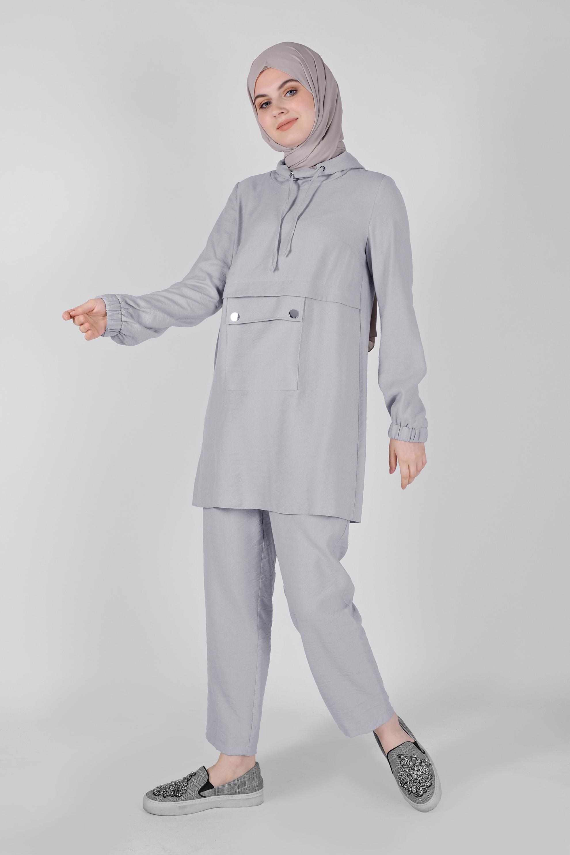 Tesettür giyim GRİ BOĞAZLI CEPLİ İKİLİ PANTOLONLU TAKIM 40788 