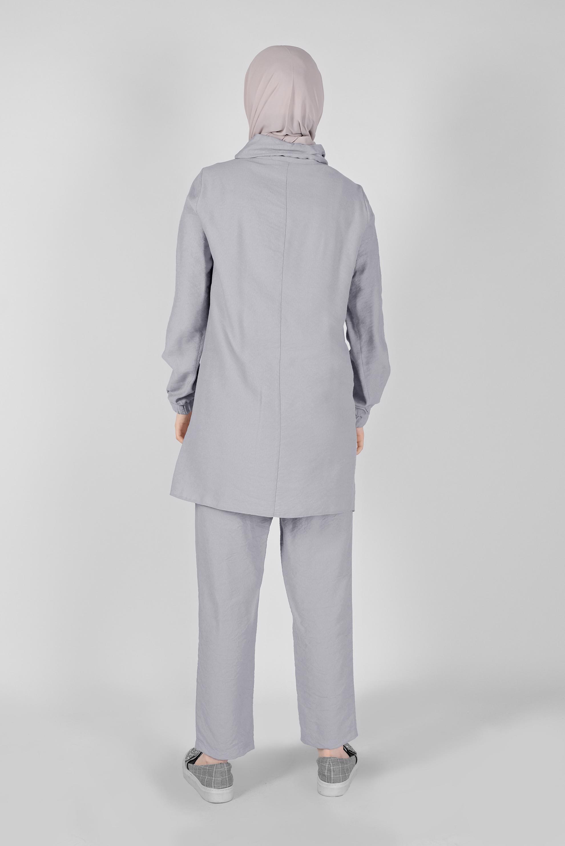 Tesettür giyim GRİ BOĞAZLI CEPLİ İKİLİ PANTOLONLU TAKIM 40788 