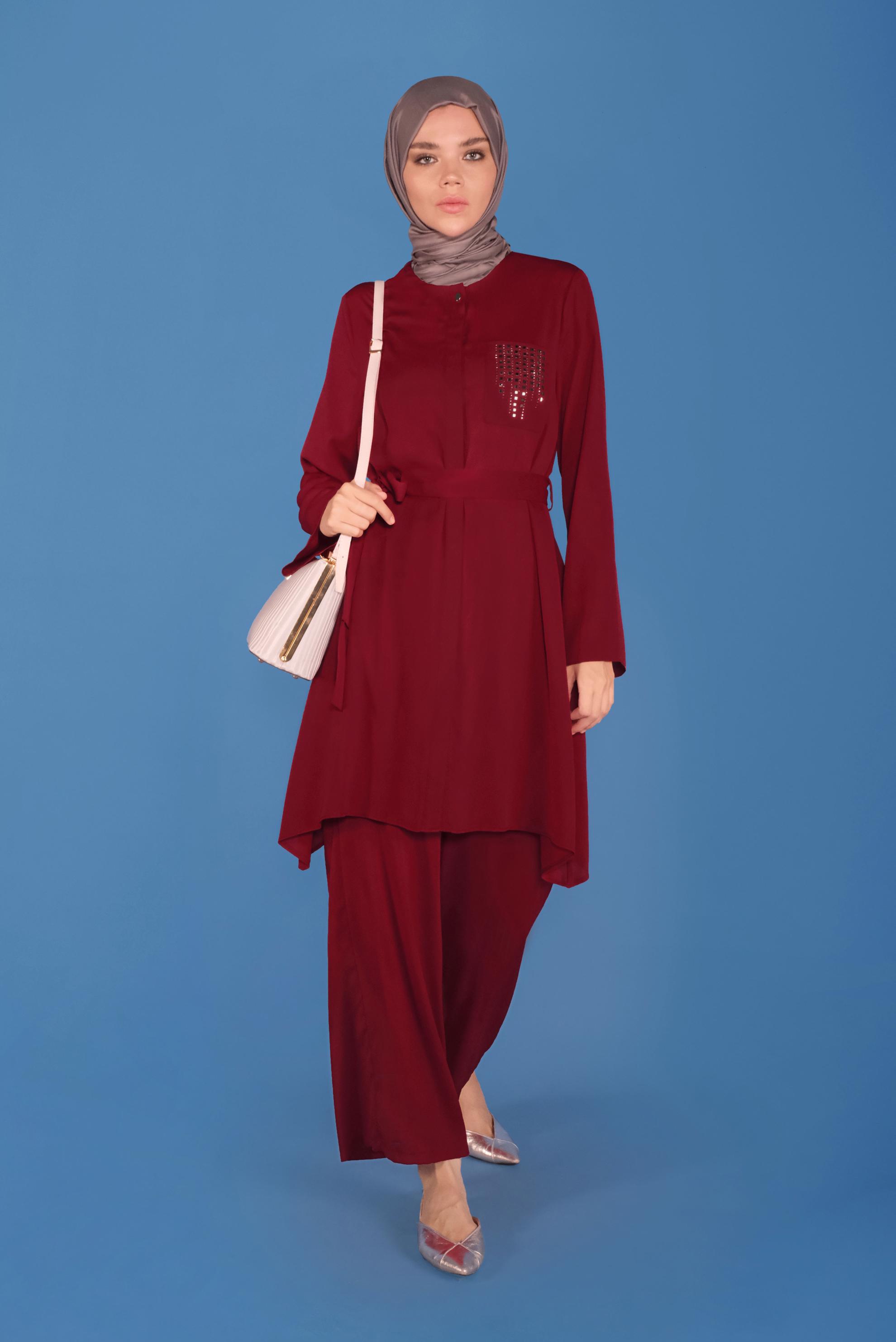 Tesettür giyim BORDO KUŞAKLI GİZLİ DÜĞMELİ PANTOLONLU TAKIM 40792