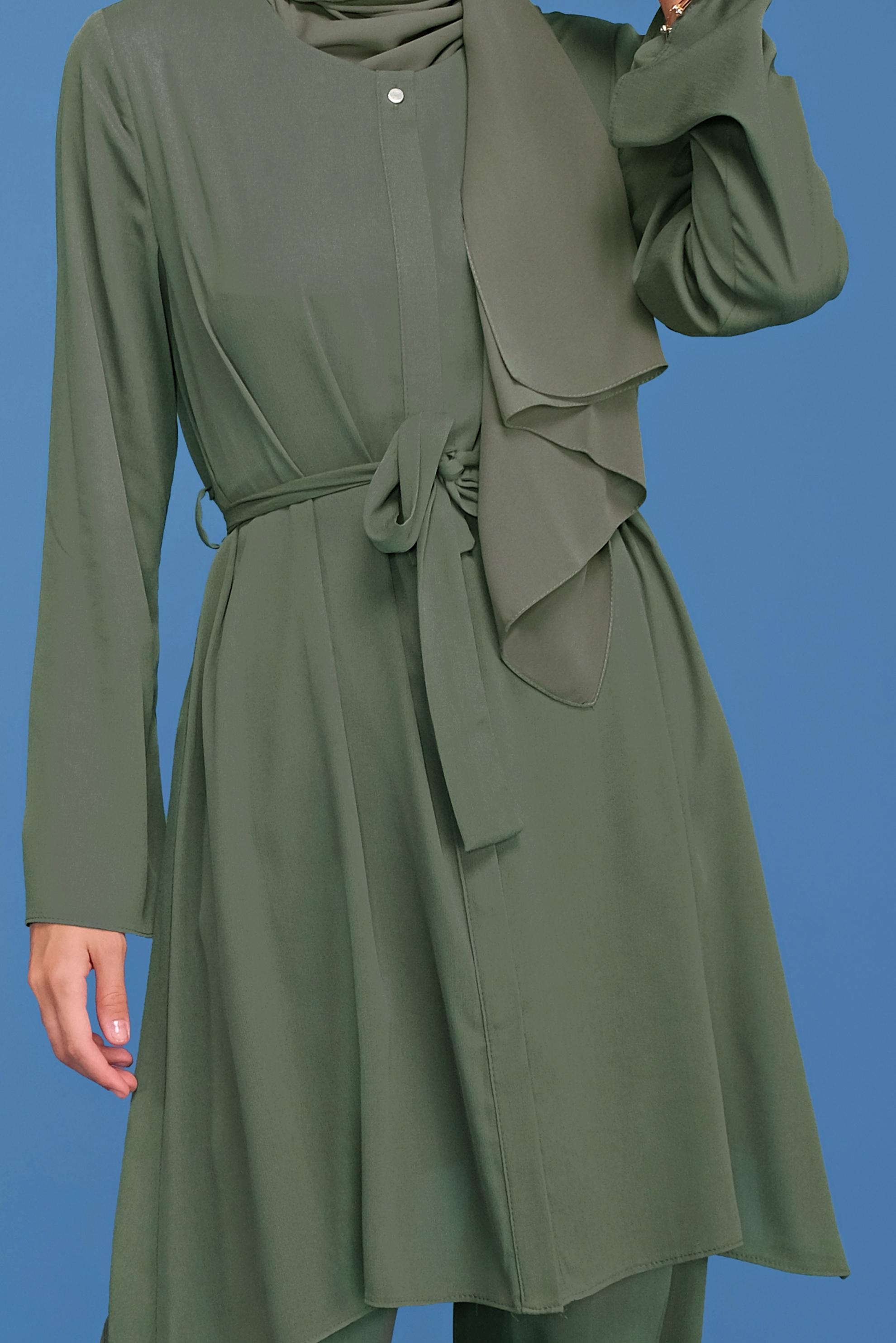 Tesettür giyim HAKİ KUŞAKLI GİZLİ DÜĞMELİ PANTOLONLU TAKIM 40792