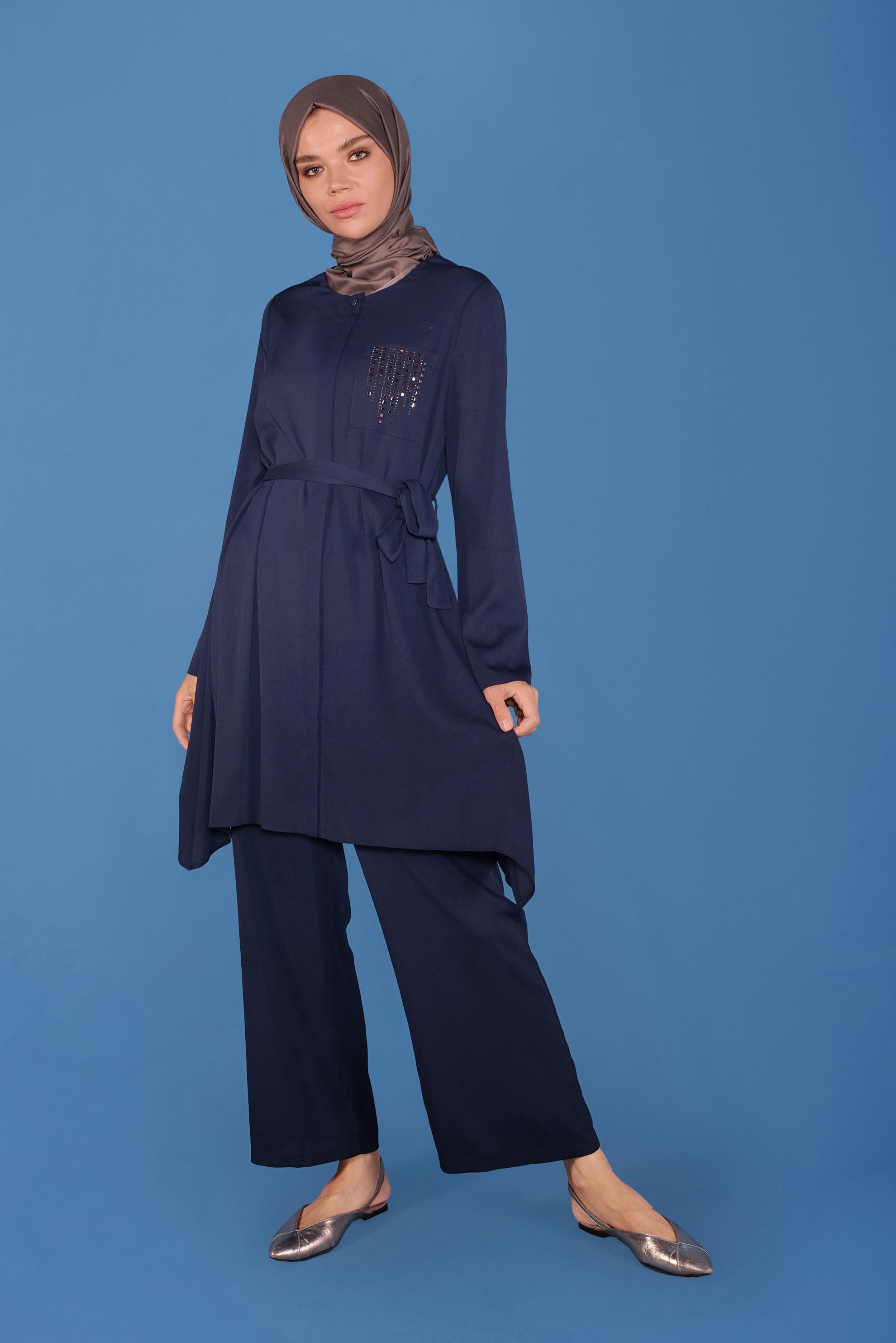 Tesettür giyim LACİVERT KUŞAKLI GİZLİ DÜĞMELİ PANTOLONLU TAKIM 40792