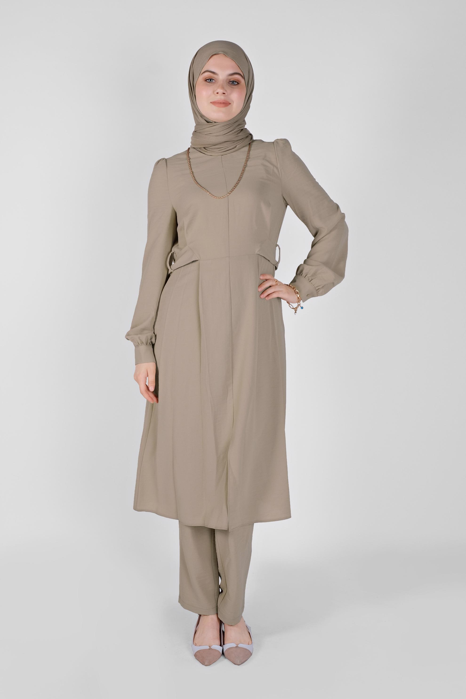 Tesettür giyim BEJ KUŞAKLI İKİLİ PANTOLONLU TAKIM 40807 