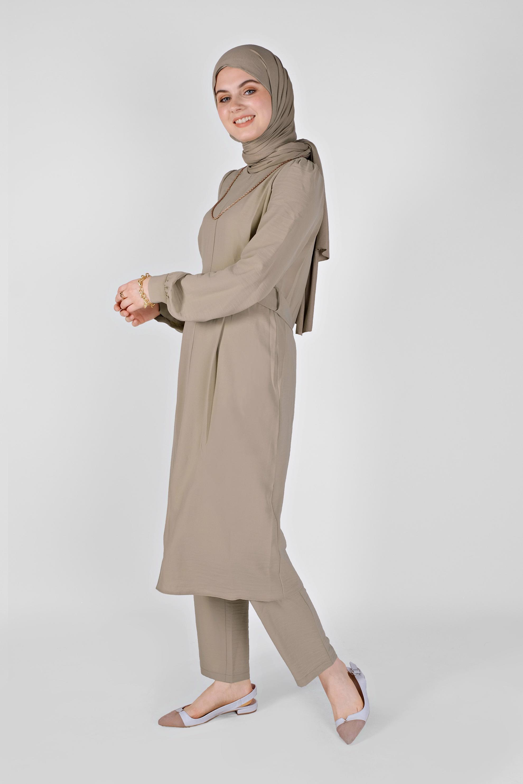 Tesettür giyim BEJ KUŞAKLI İKİLİ PANTOLONLU TAKIM 40807 