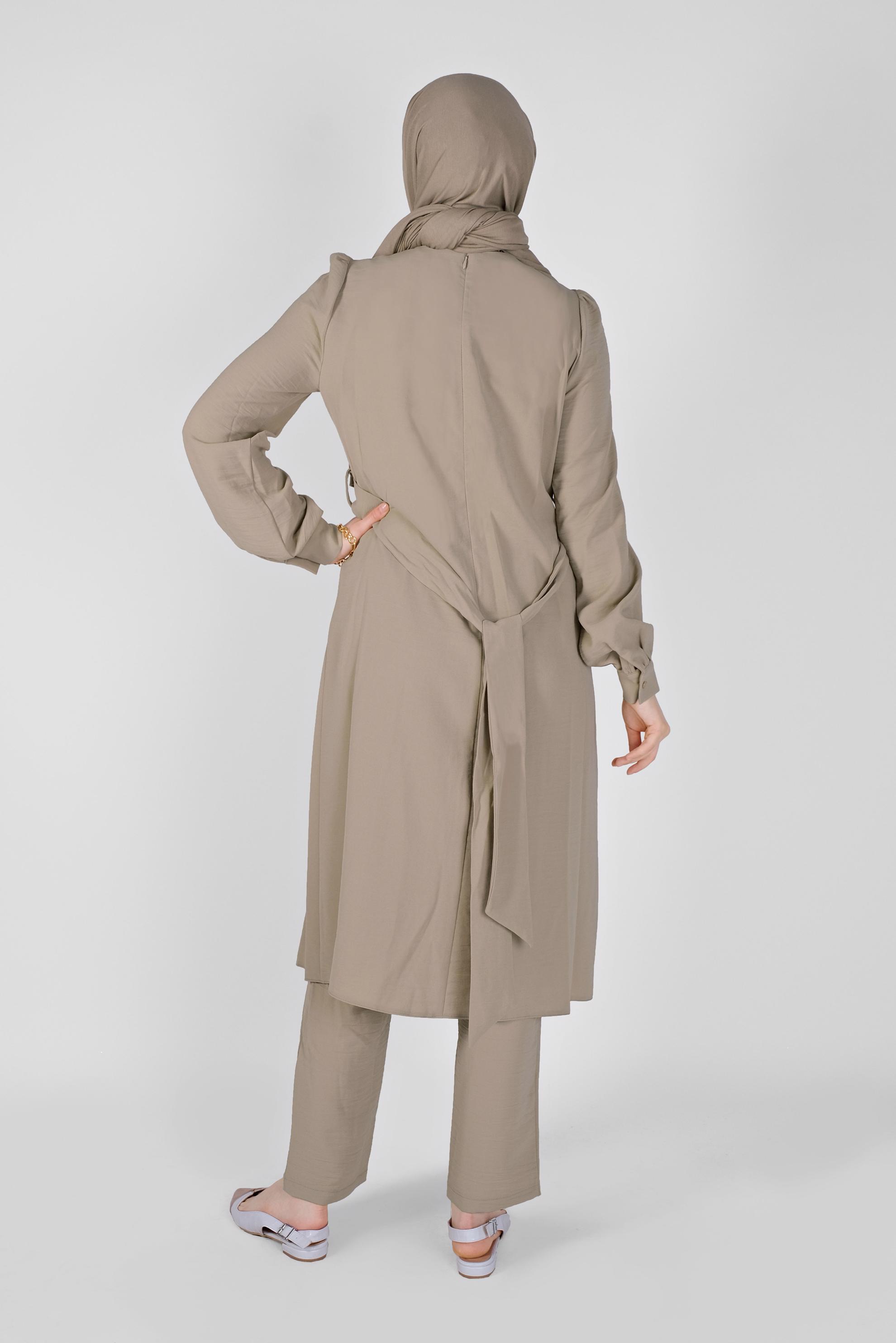 Tesettür giyim BEJ KUŞAKLI İKİLİ PANTOLONLU TAKIM 40807 