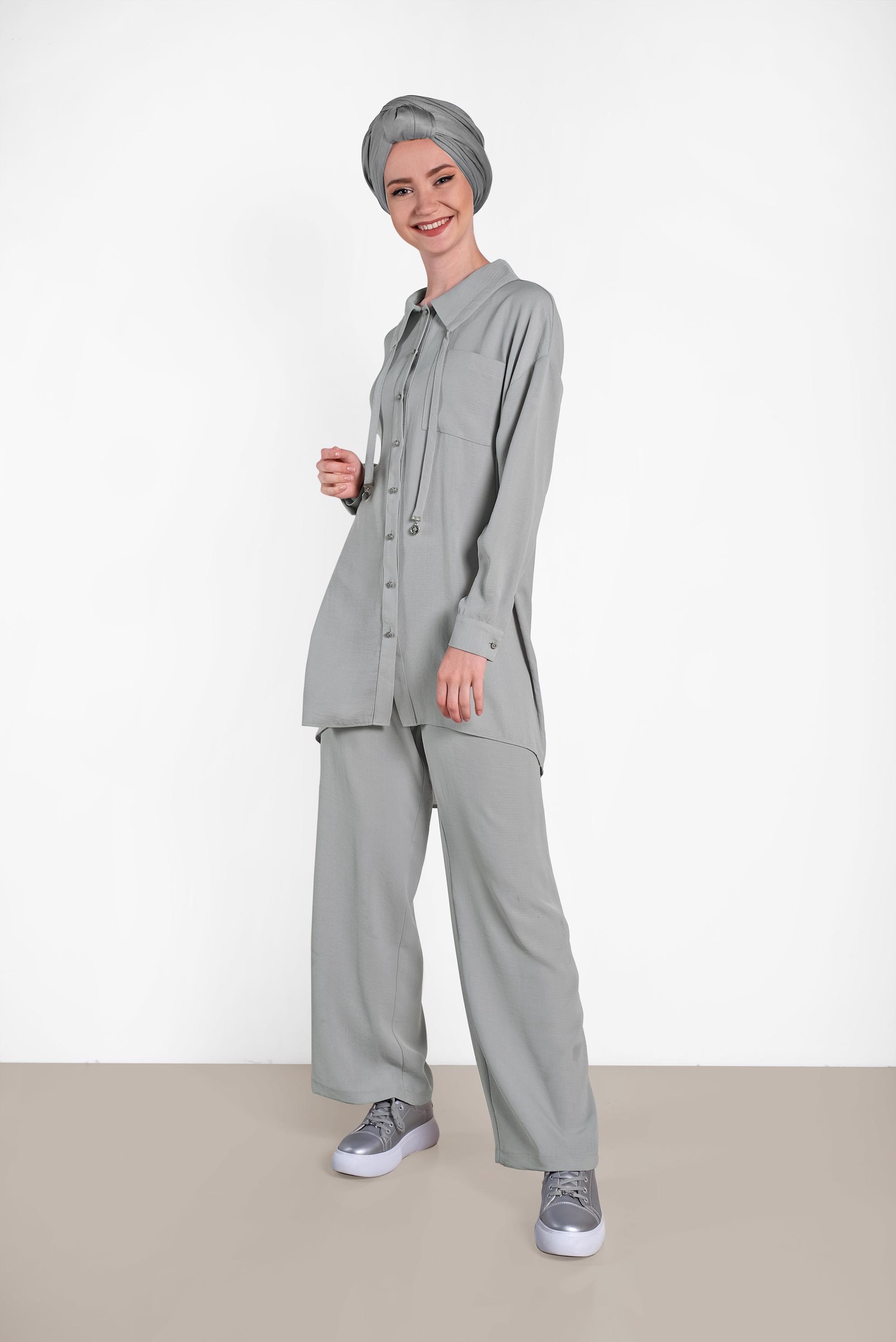 Tesettür giyim GRİ YAKASI BAĞCIK DETAYLI DÜĞMELİ İKİLİ PANTOLON TAKIM 4325