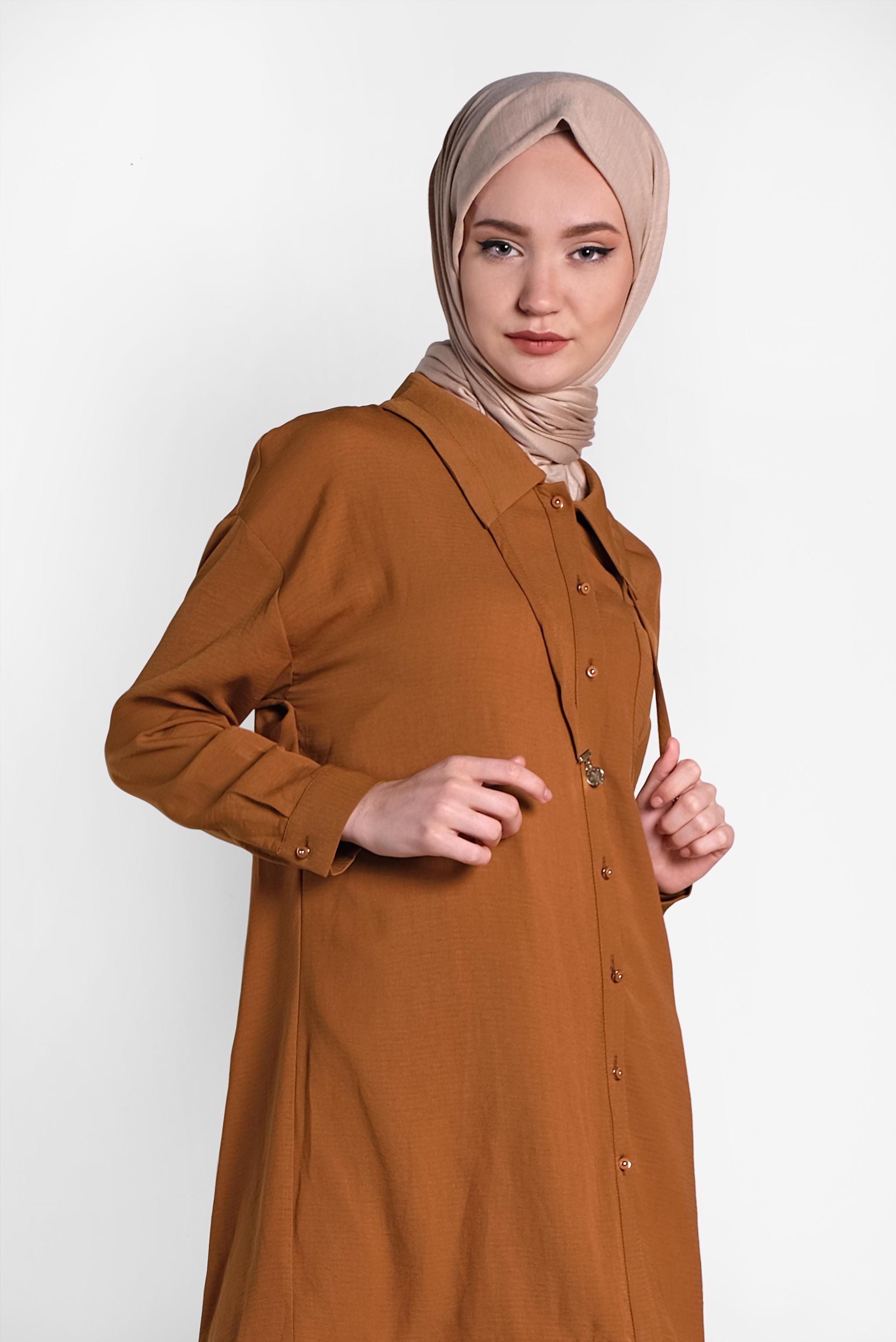 Tesettür giyim TABA YAKASI BAĞCIK DETAYLI DÜĞMELİ İKİLİ PANTOLON TAKIM 4325