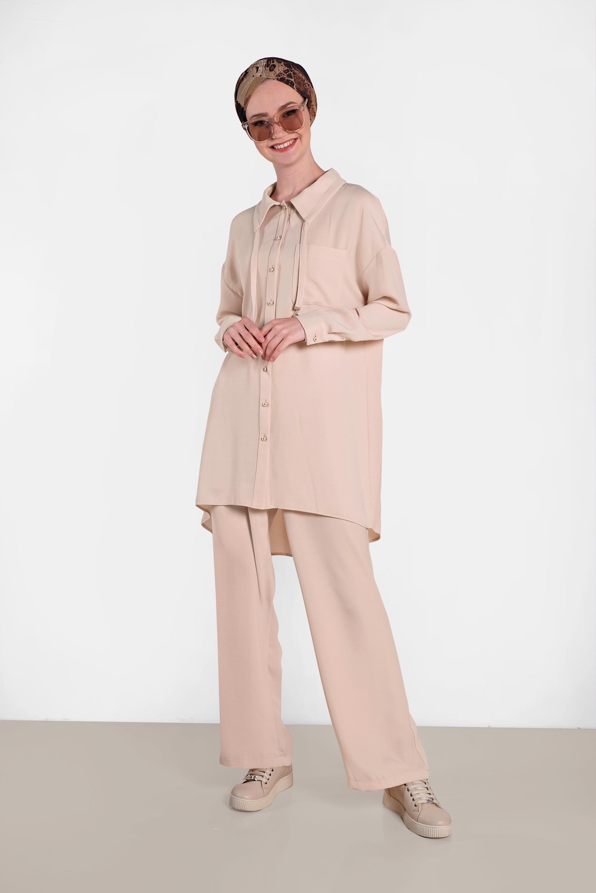 Tesettür giyim KUM YAKASI BAĞCIK DETAYLI DÜĞMELİ İKİLİ PANTOLON TAKIM 4325