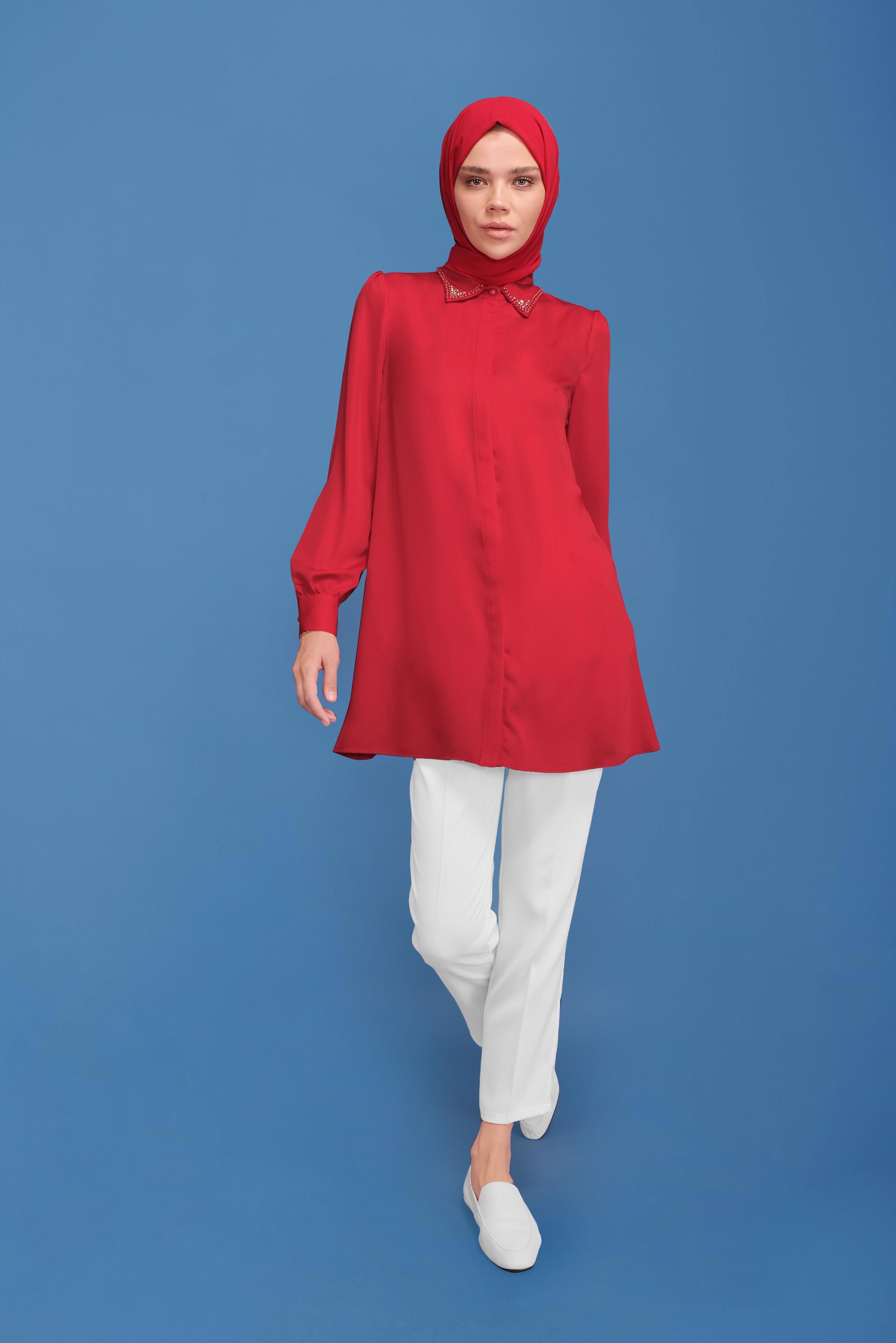 Tesettür giyim KIRMIZI YAKASI TAŞ VE BONCUK İŞLEMELİ TUNİK 40622