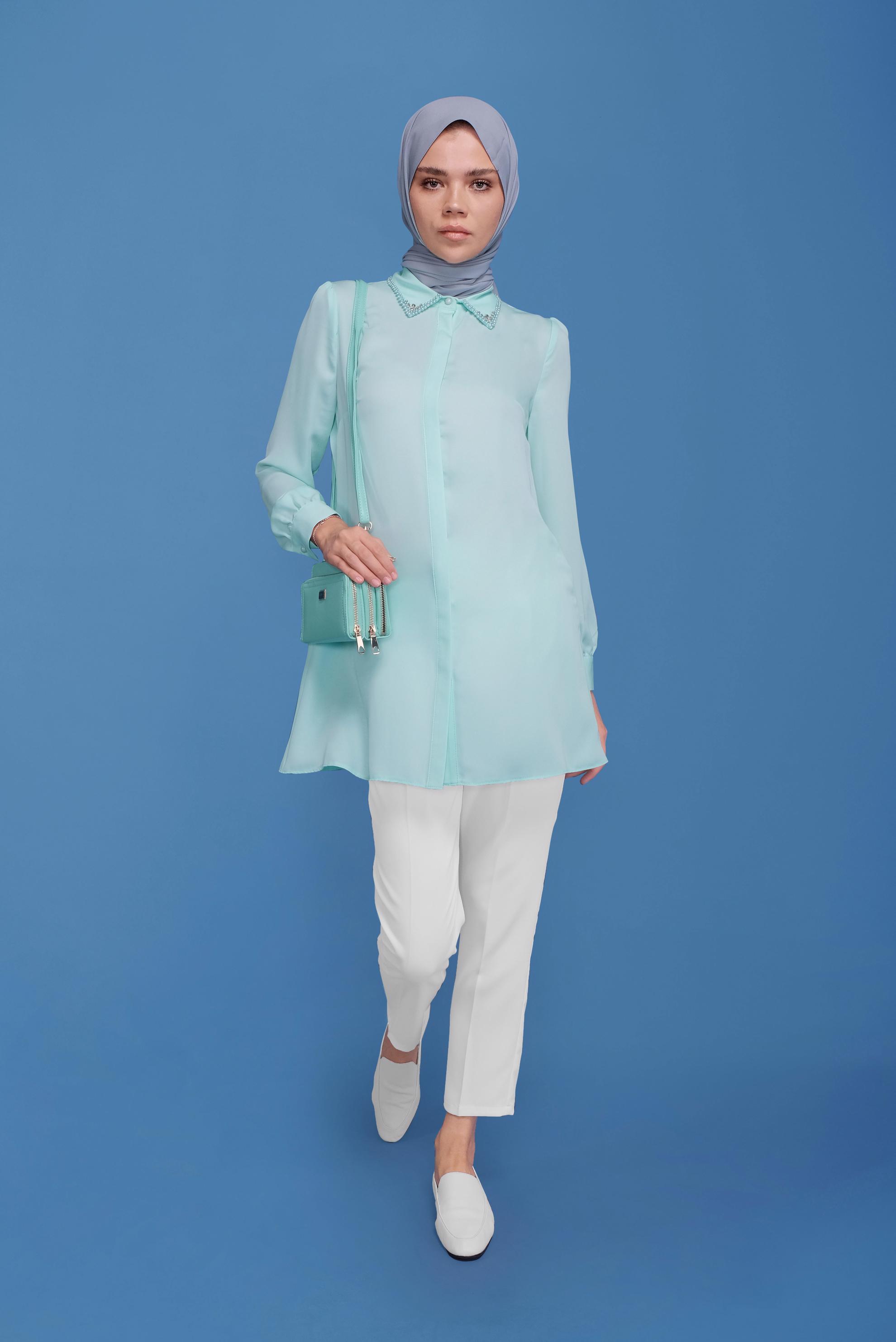 Tesettür giyim YEŞİL YAKASI TAŞ VE BONCUK İŞLEMELİ TUNİK 40622