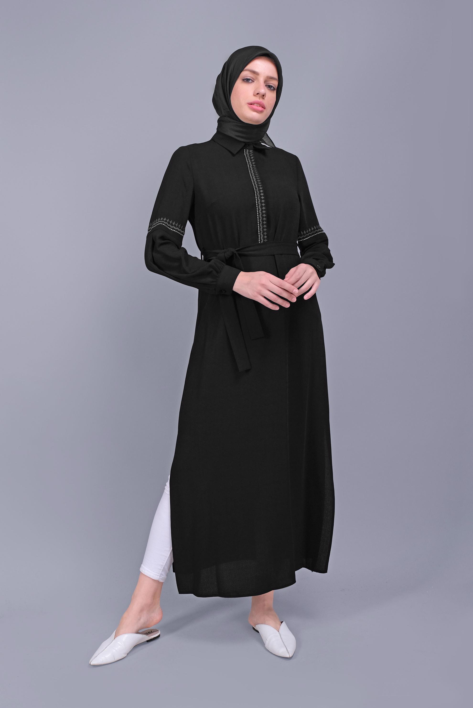 Tesettür giyim SİYAH NAKIŞLI KUŞAKLI TUNİK 40739