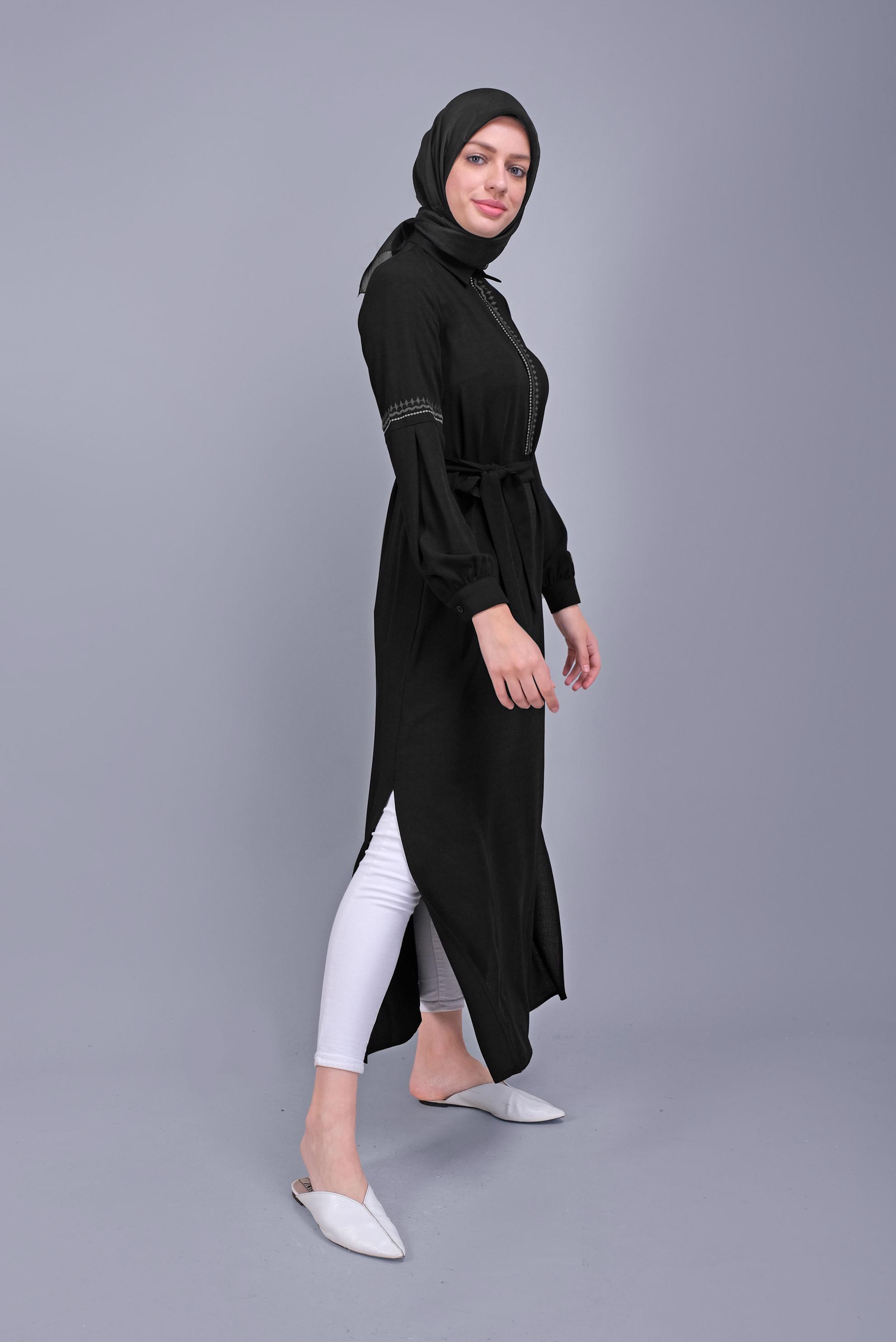 Tesettür giyim SİYAH NAKIŞLI KUŞAKLI TUNİK 40739