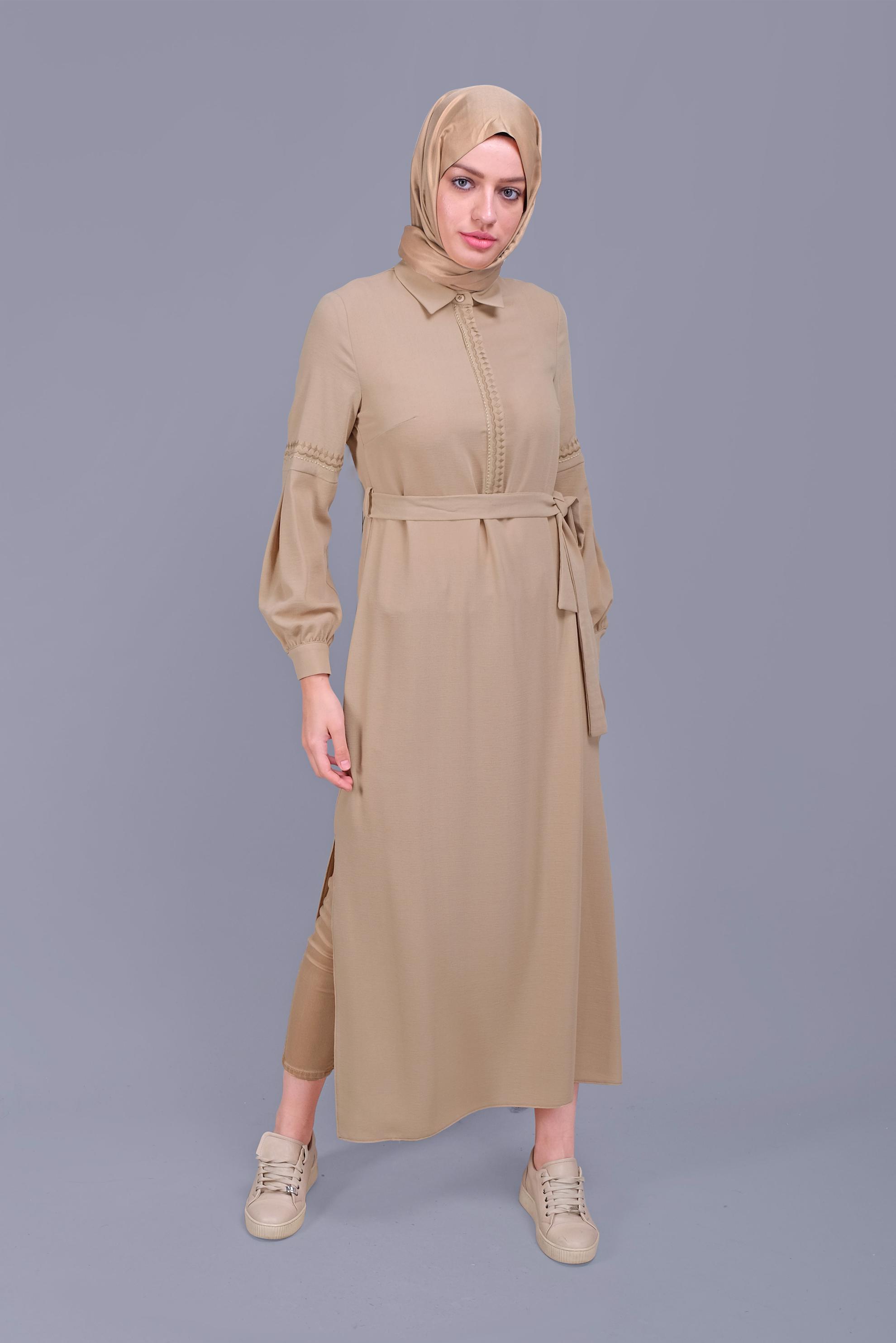 Tesettür giyim BEJ NAKIŞLI KUŞAKLI TUNİK 40739