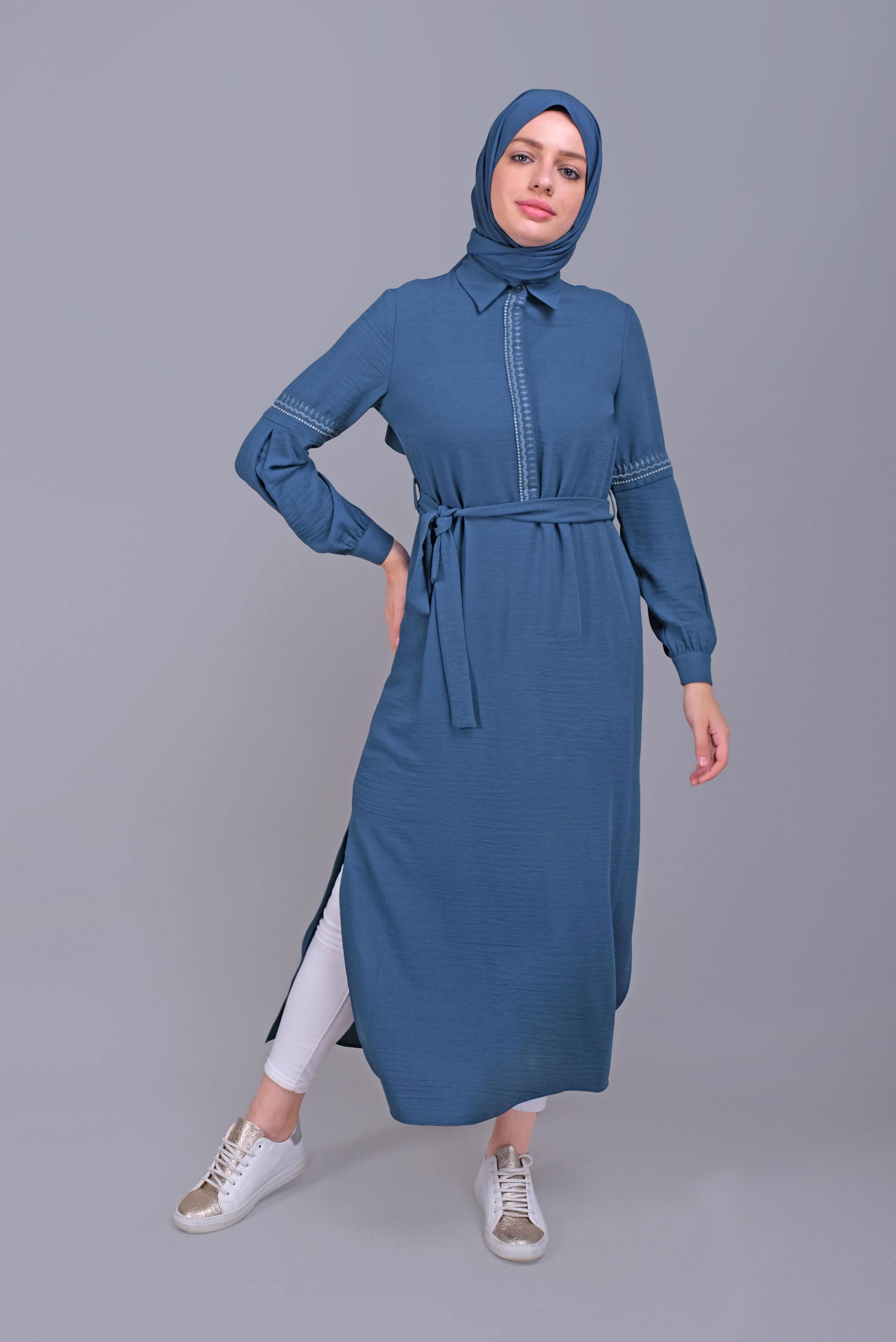 Tesettür giyim LACİVERT NAKIŞLI KUŞAKLI TUNİK 40739